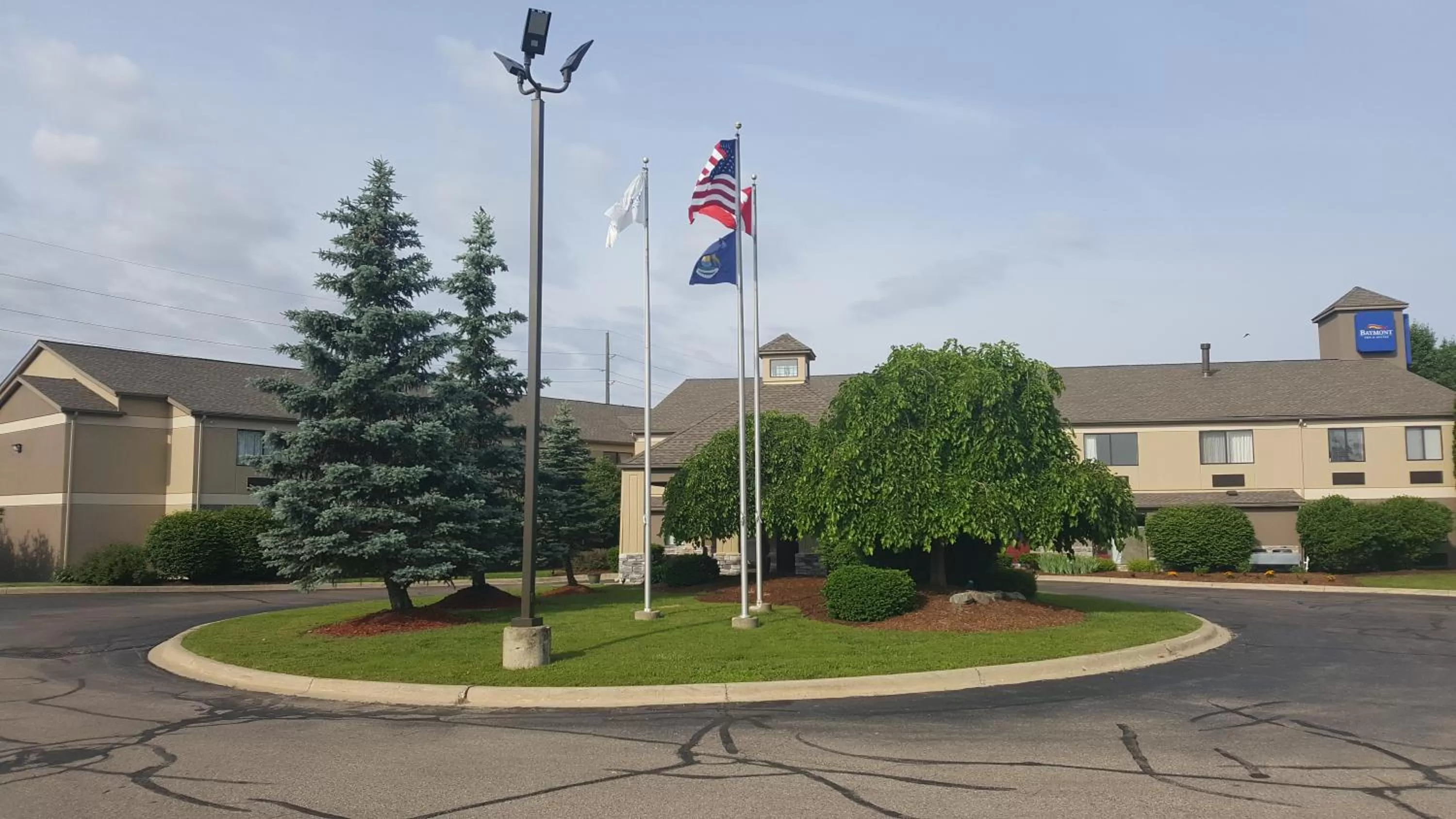 Property building in Baymont by Wyndham Belleville Airport Area Free Airport Shuttle