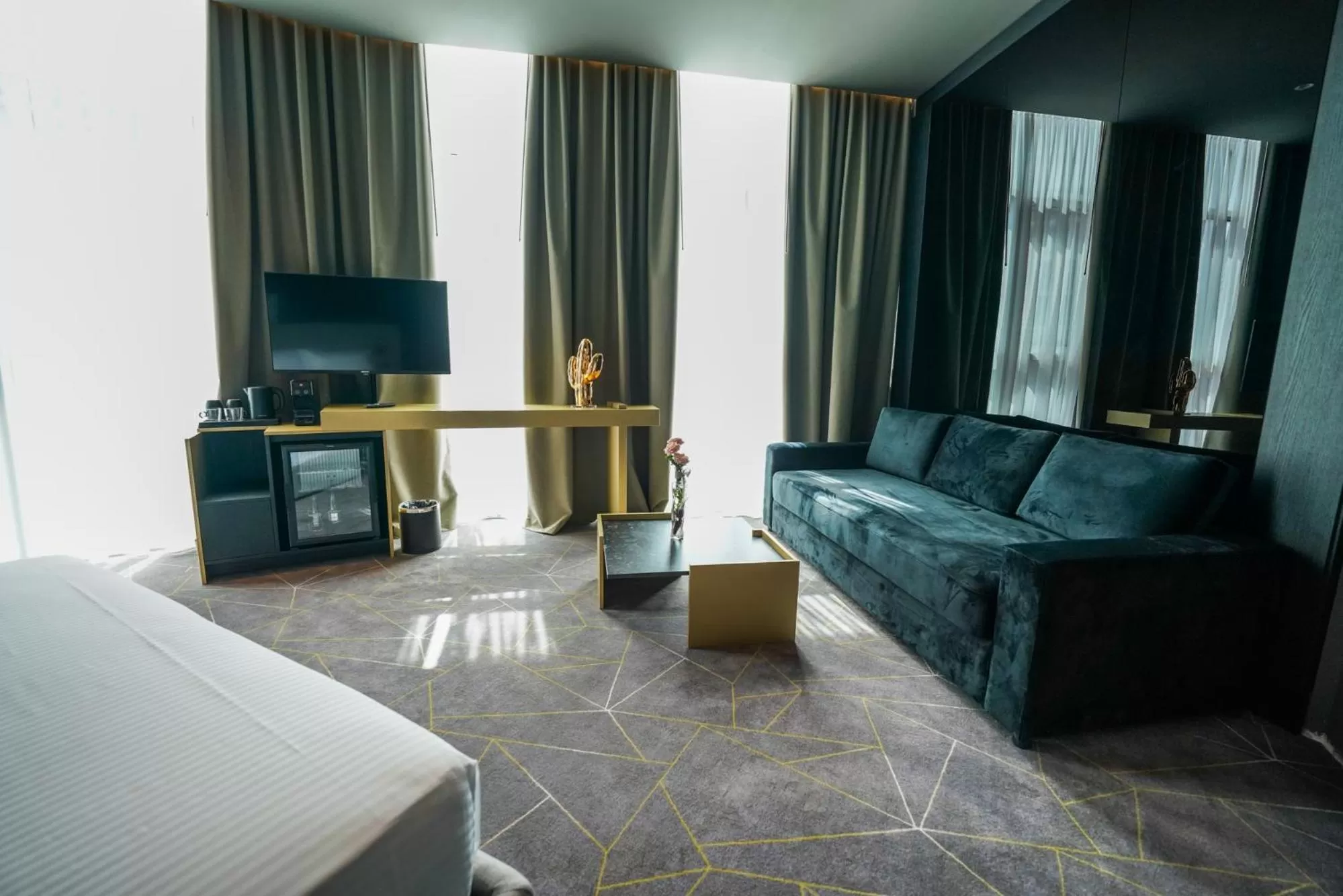 TV and multimedia, Bed in The Central View Boutique Hotel