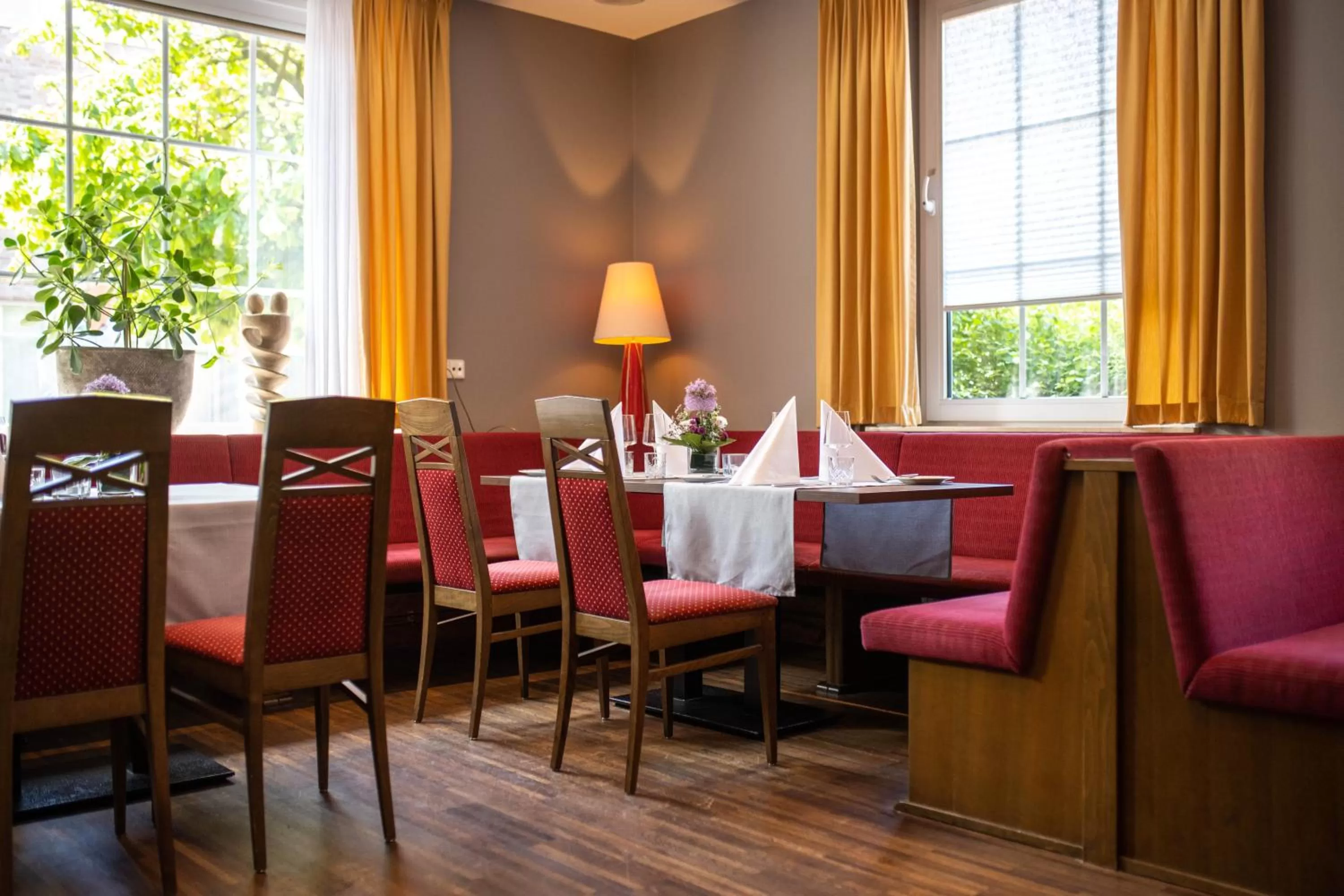 Restaurant/places to eat in Hotel Rheinischer Hof