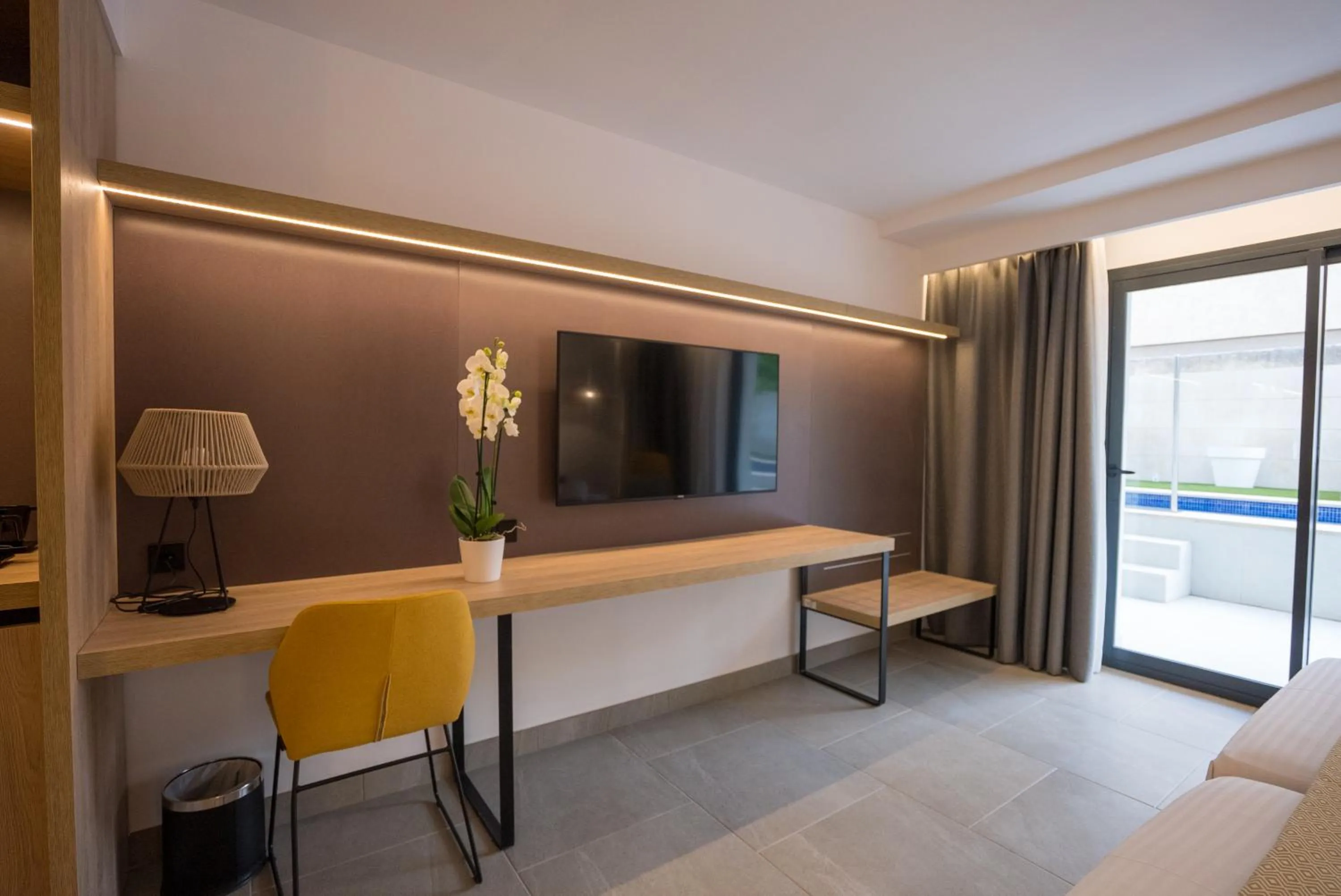 TV and multimedia, Bed in Hotel Morlans Suites - Adults Only