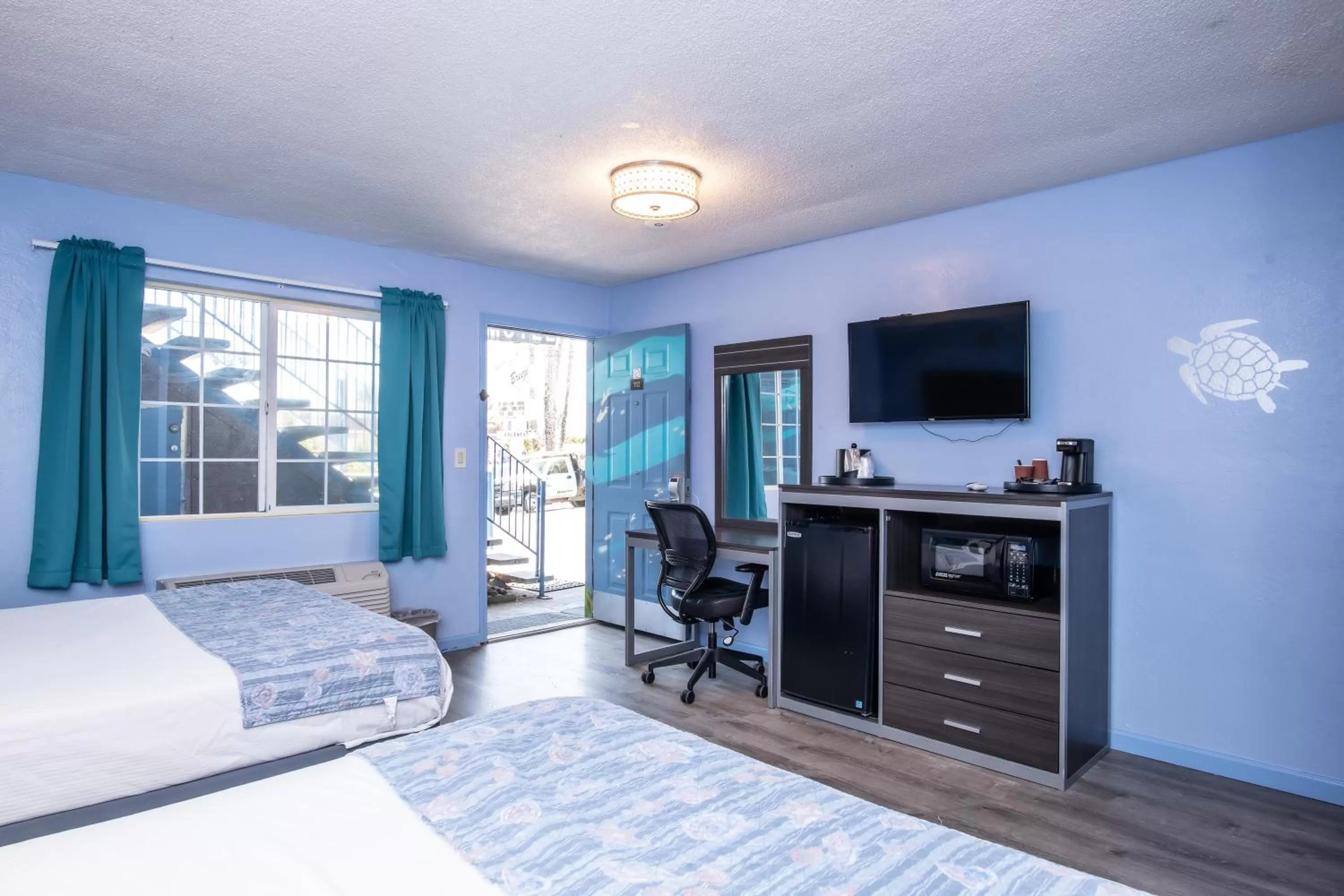 Bed in Aqua Breeze Inn