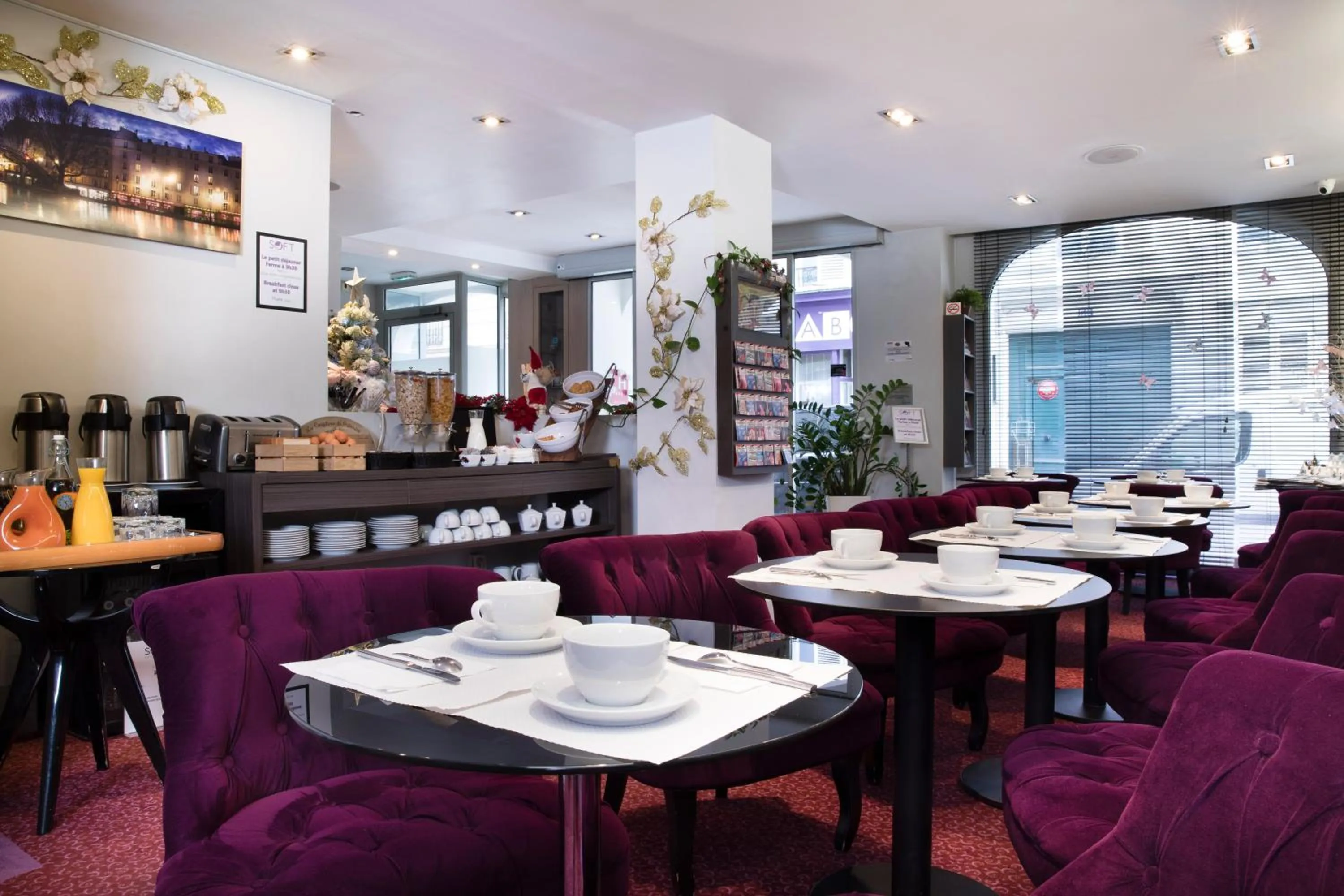 Buffet breakfast in Hôtel Soft