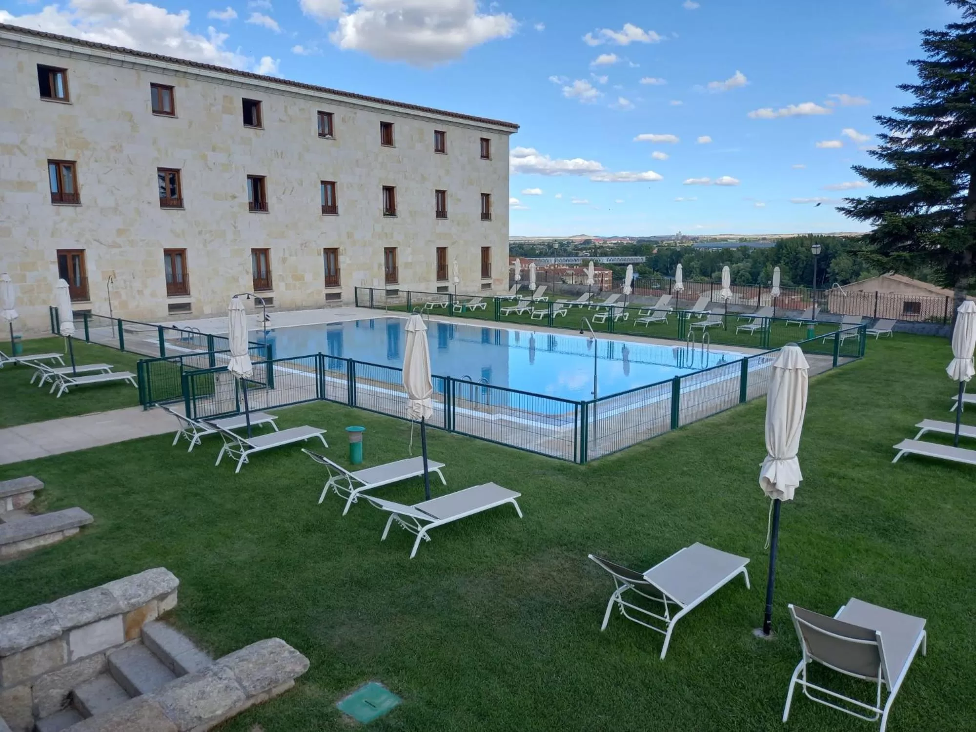 Pool view in Parador de Zamora