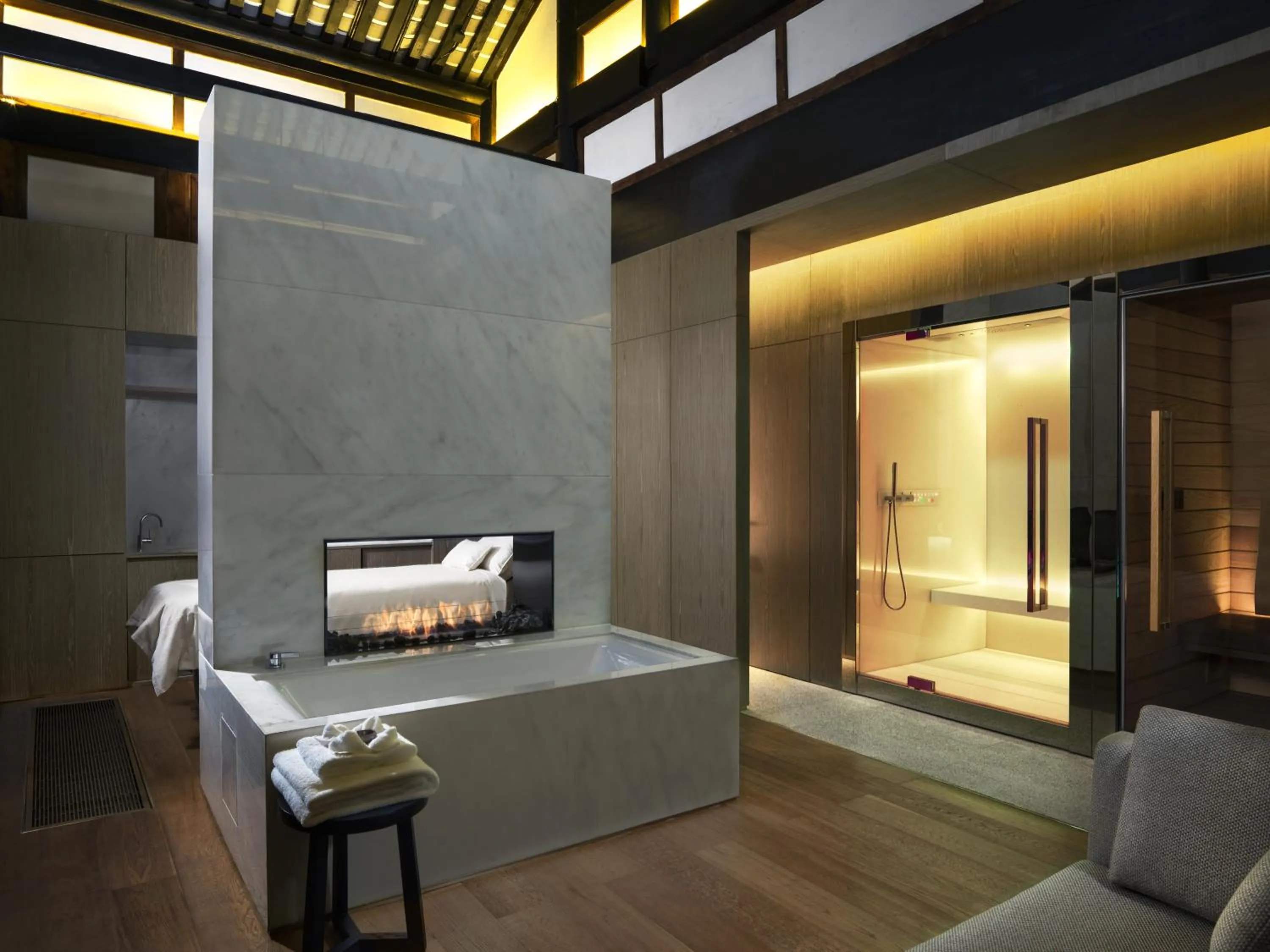 Hot Tub in Upper House Chengdu