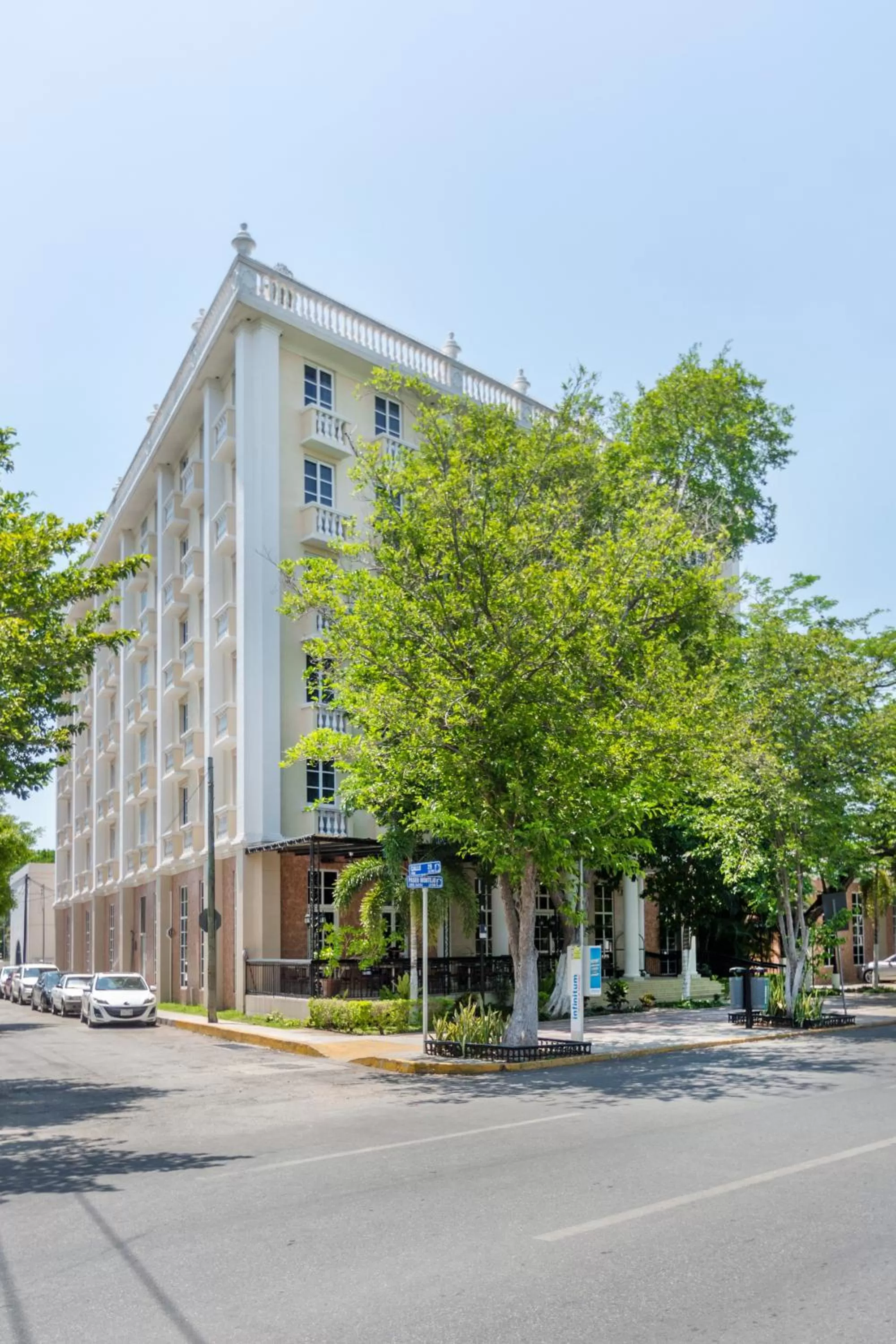 Property building in Hotel Victoria Merida