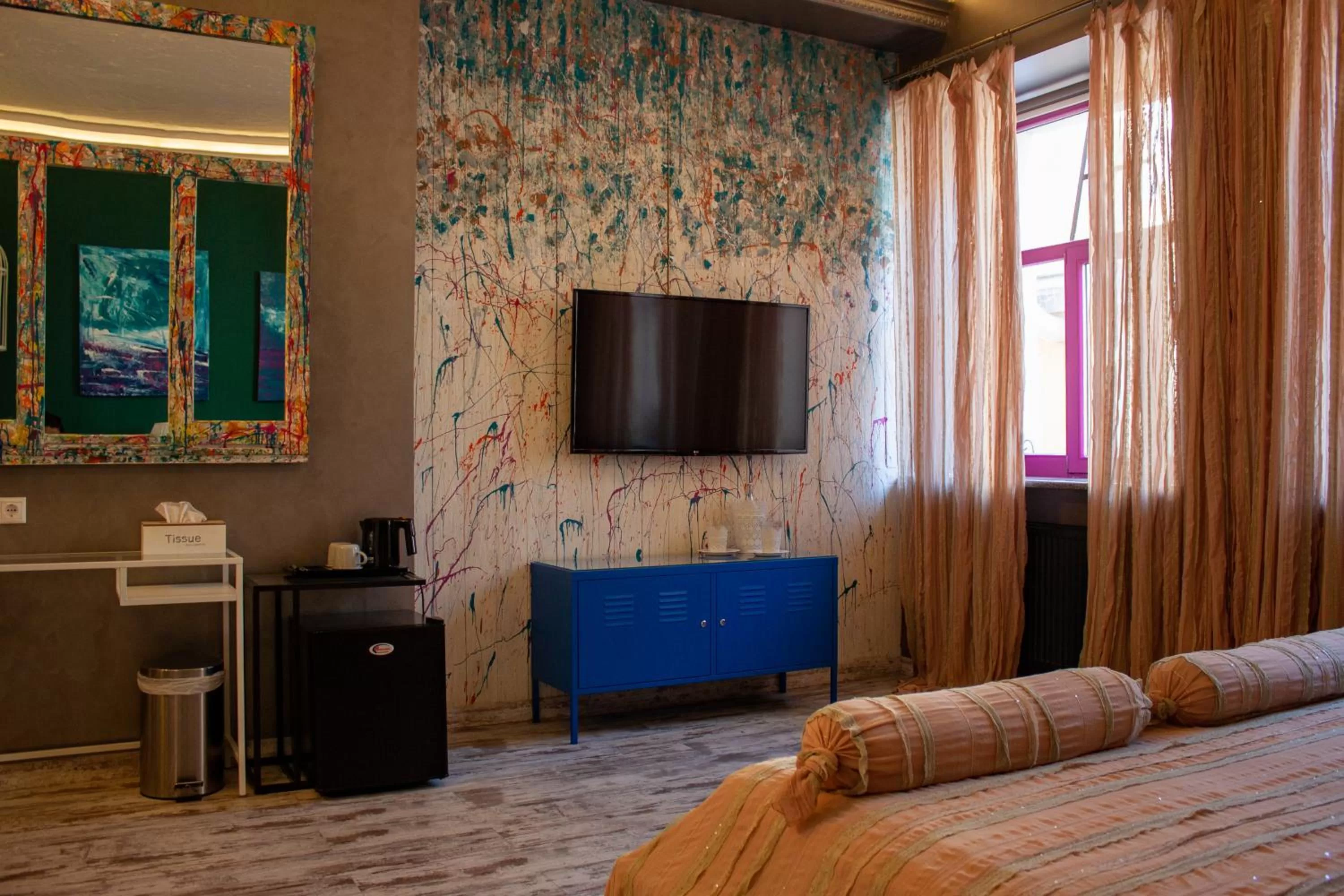 TV and multimedia, TV/Entertainment Center in MaNNa Boutique Hotel