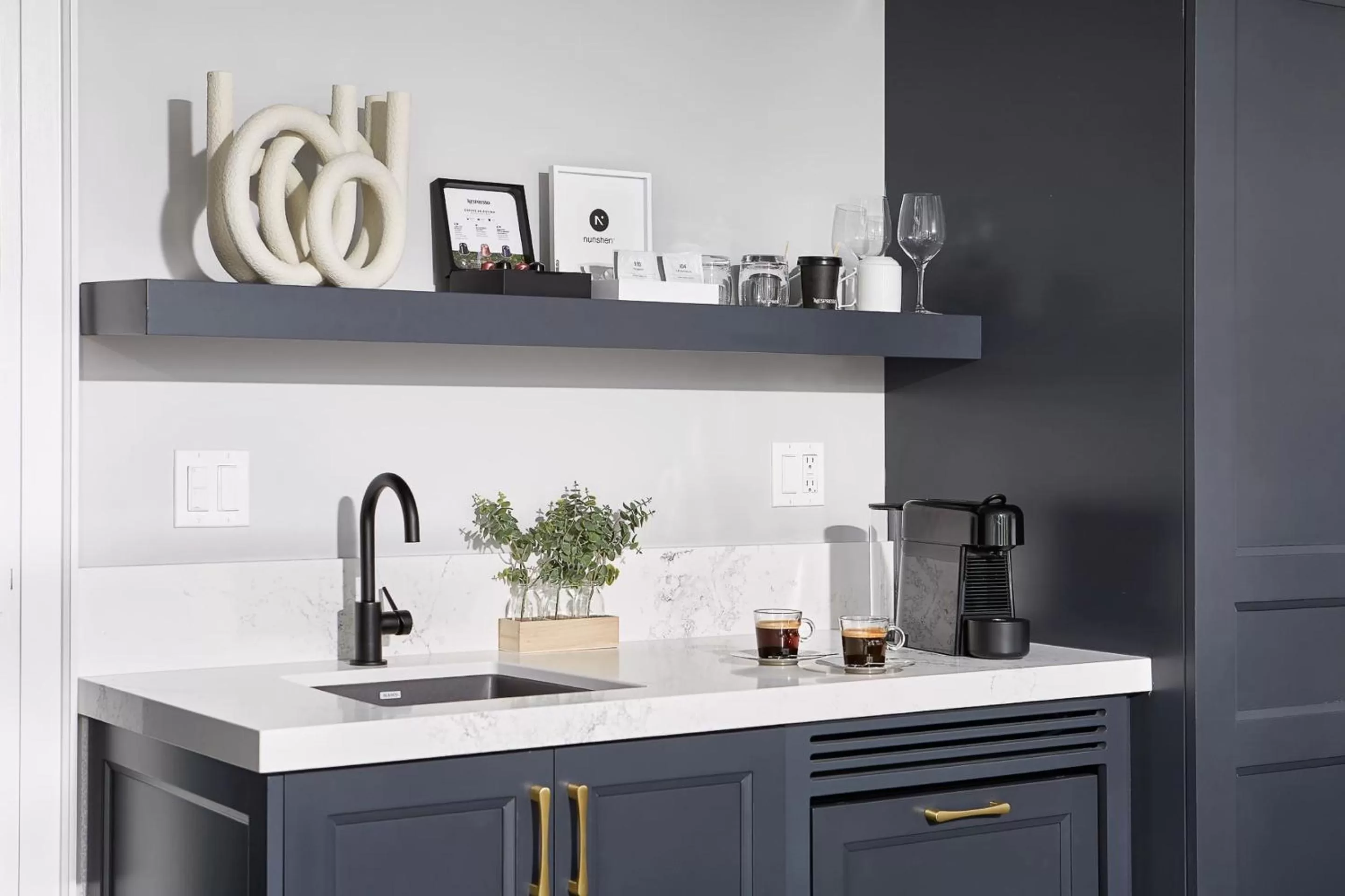 Coffee/tea facilities in 124 on Queen Hotel & Spa