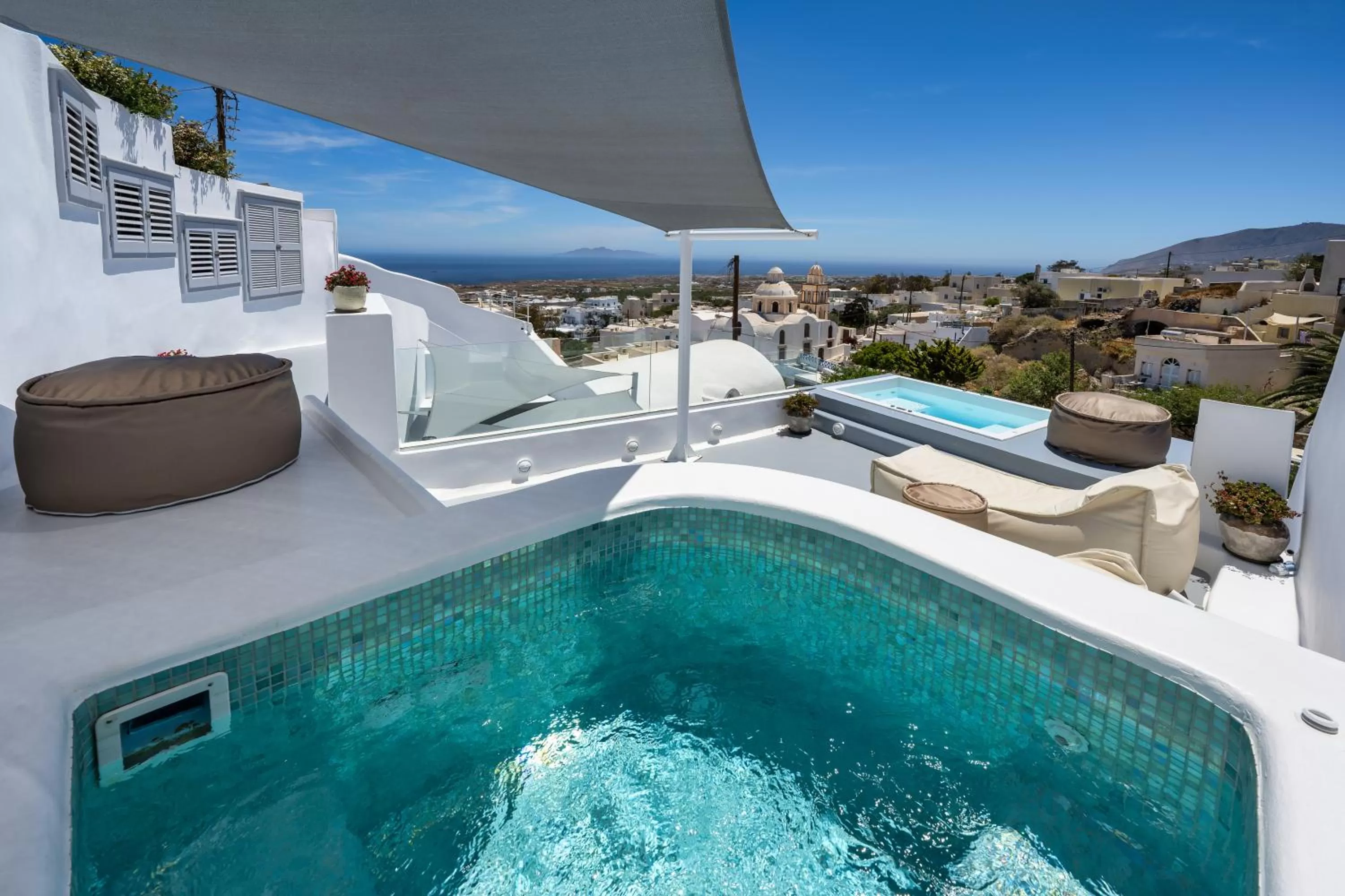 Hot Tub in Hill Suites