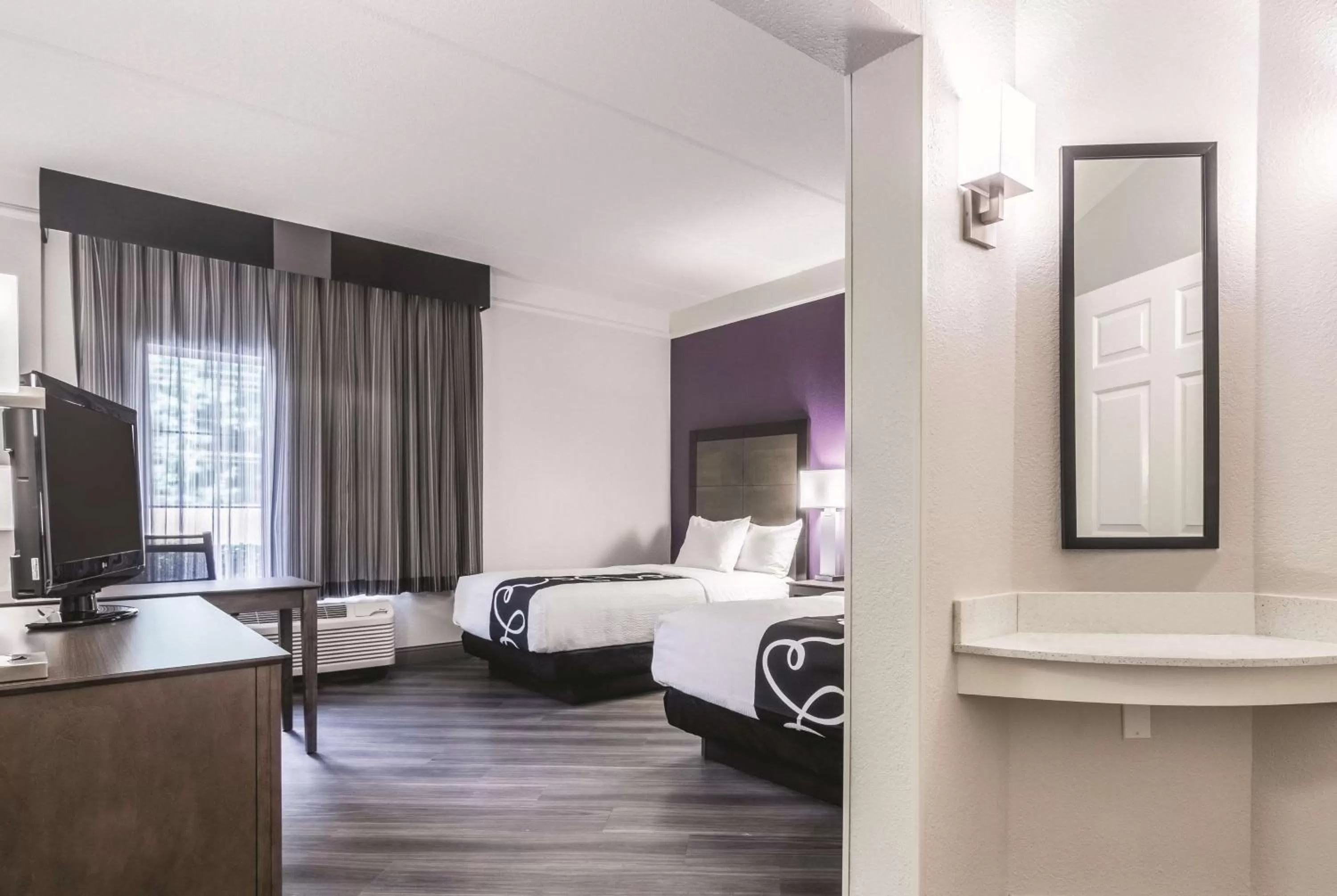 Photo of the whole room, Bed in La Quinta by Wyndham Atlanta Conyers