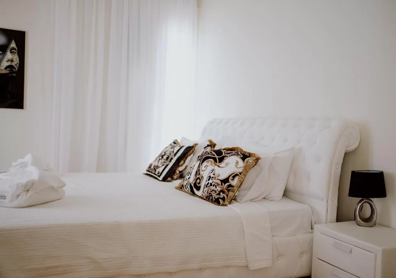 Photo of the whole room, Bed in ROH Suites