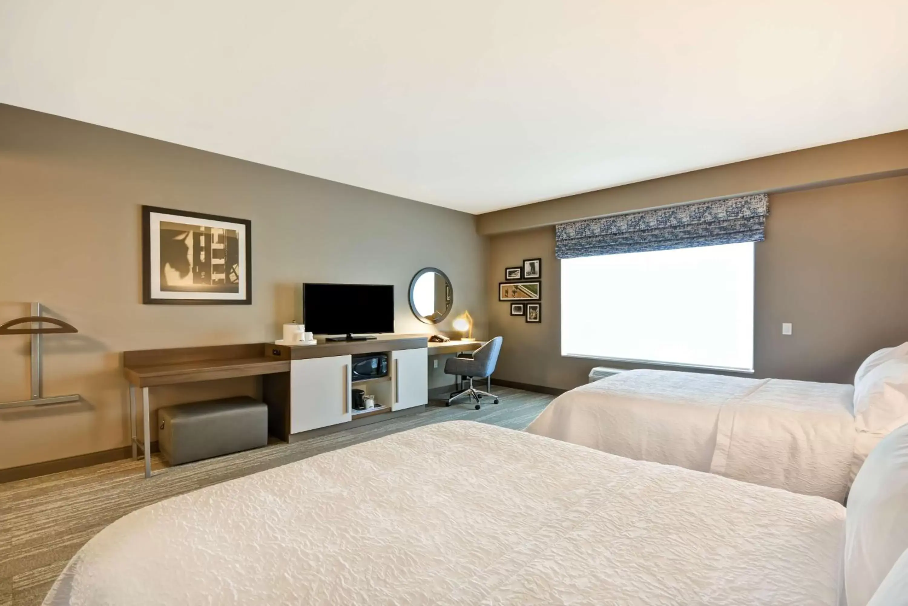 Queen Room with Two Queen Beds - Non-Smoking in Hampton Inn Livonia Detroit Queen Room with Two Queen Beds - Non-Smoking in Hampton Inn Livonia Detroit