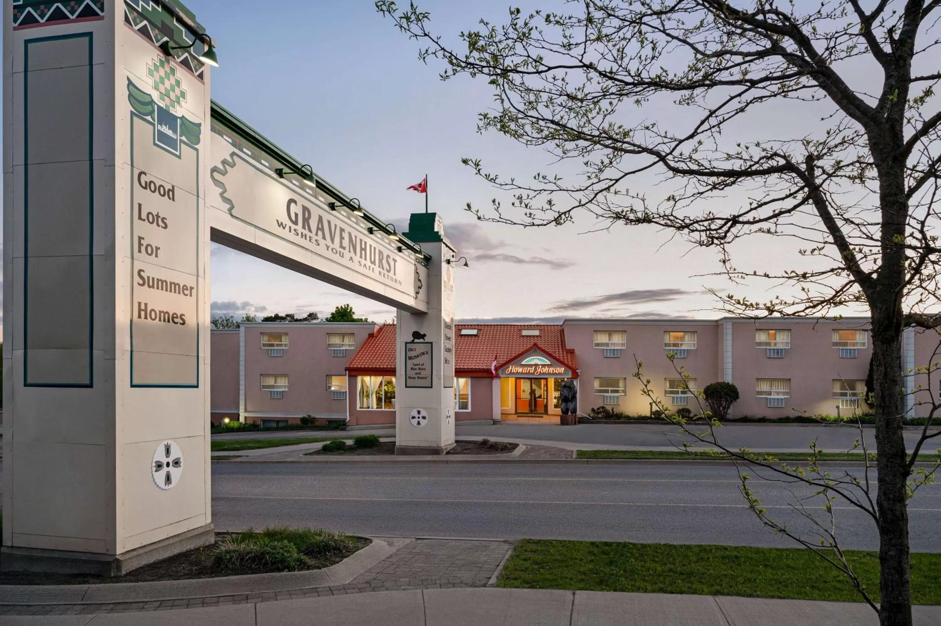 Property building in Howard Johnson by Wyndham Gravenhurst