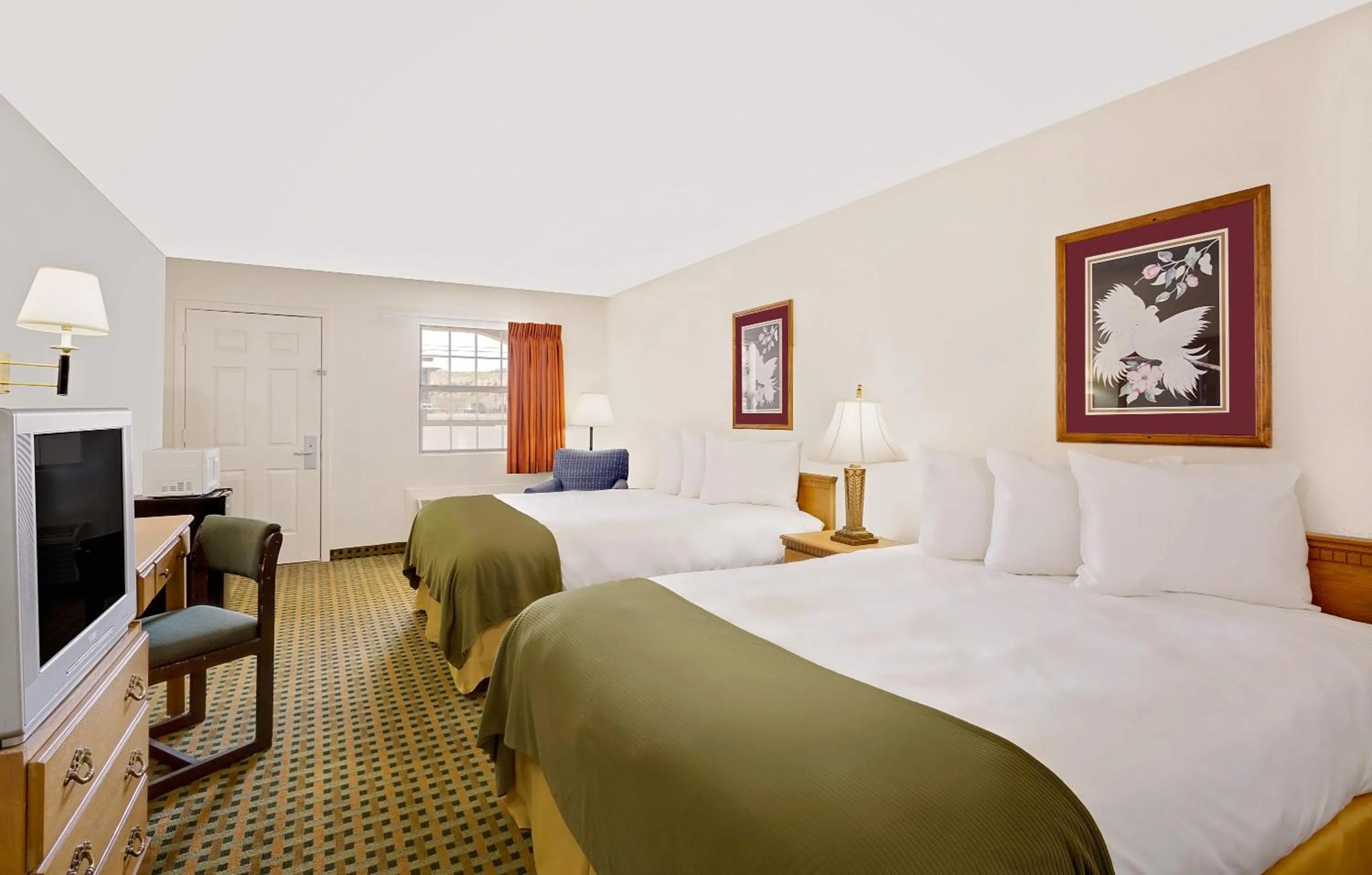 Bed in Silver Queen Inn