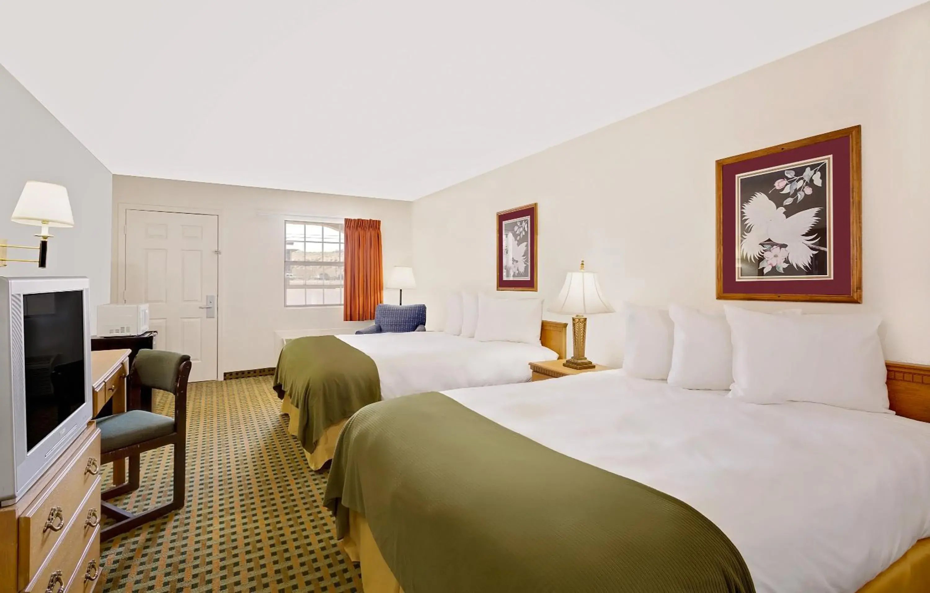 Queen Room in Silver Queen Inn Queen Room in Silver Queen Inn