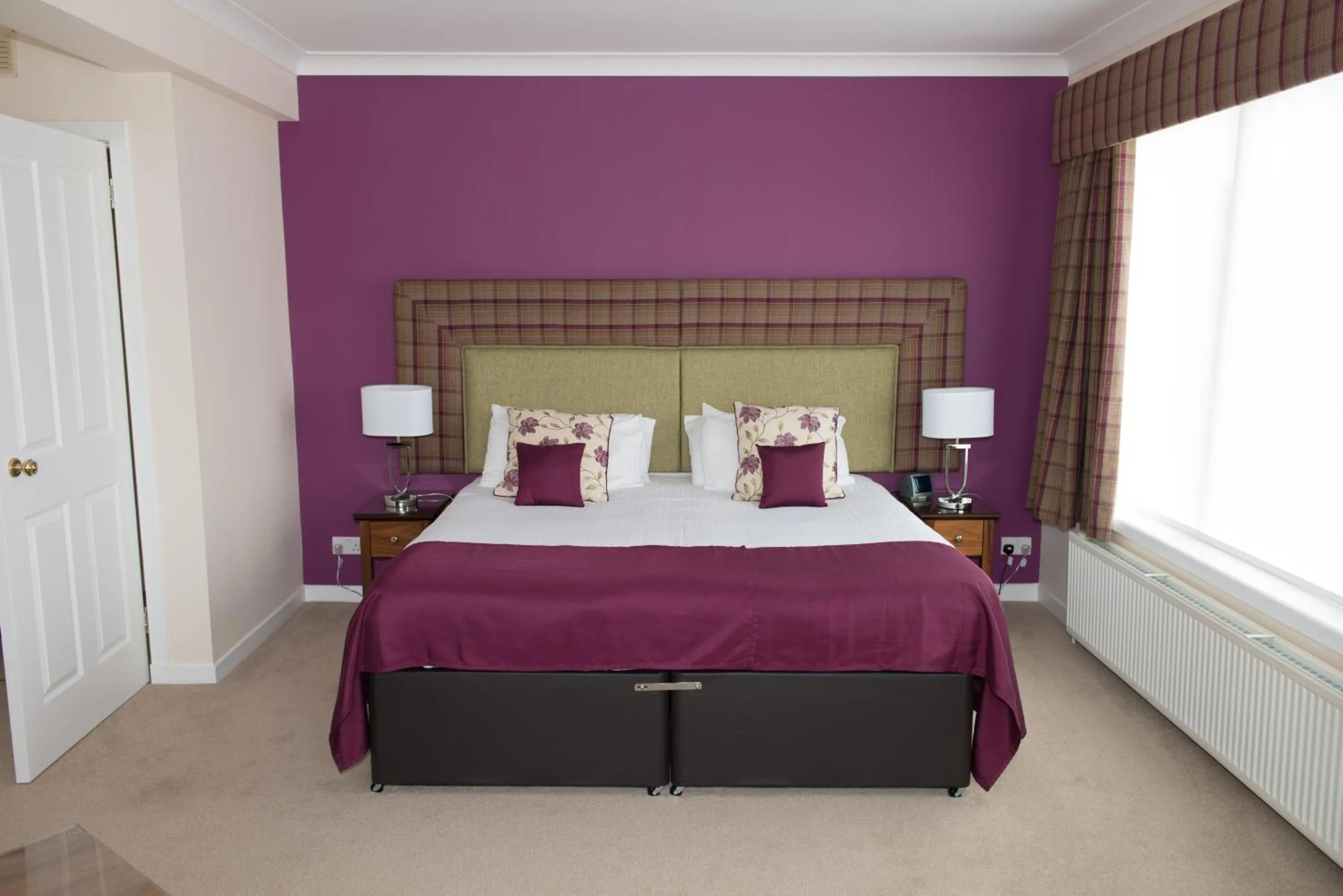 Bedroom, Bed in Links Hotel