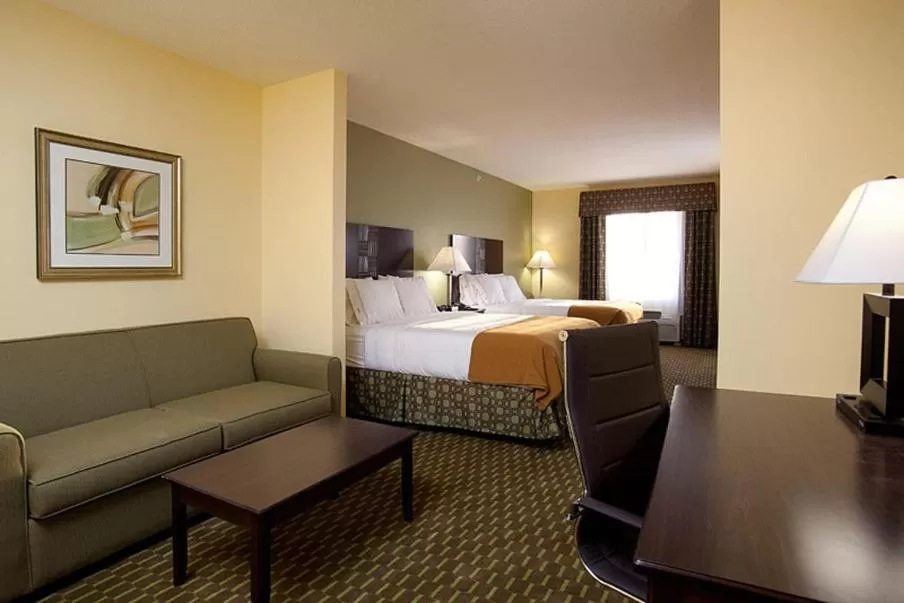 Double Suite with Bath Tub - Disability Access/Non-Smoking  in Holiday Inn Express and Suites Saint Augustine North, an IHG Hotel