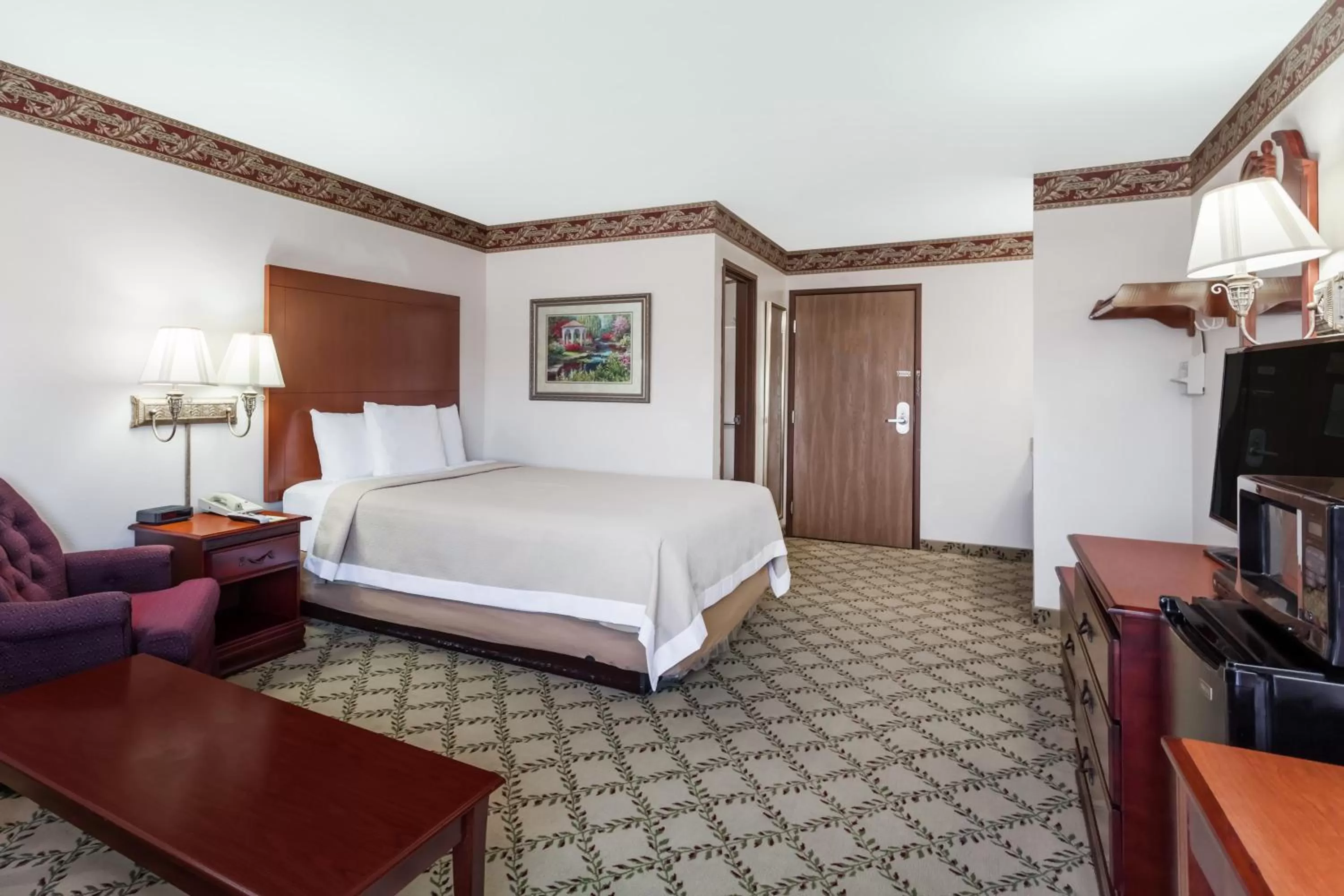 Photo of the whole room, Bed in Days Inn by Wyndham Dyersburg