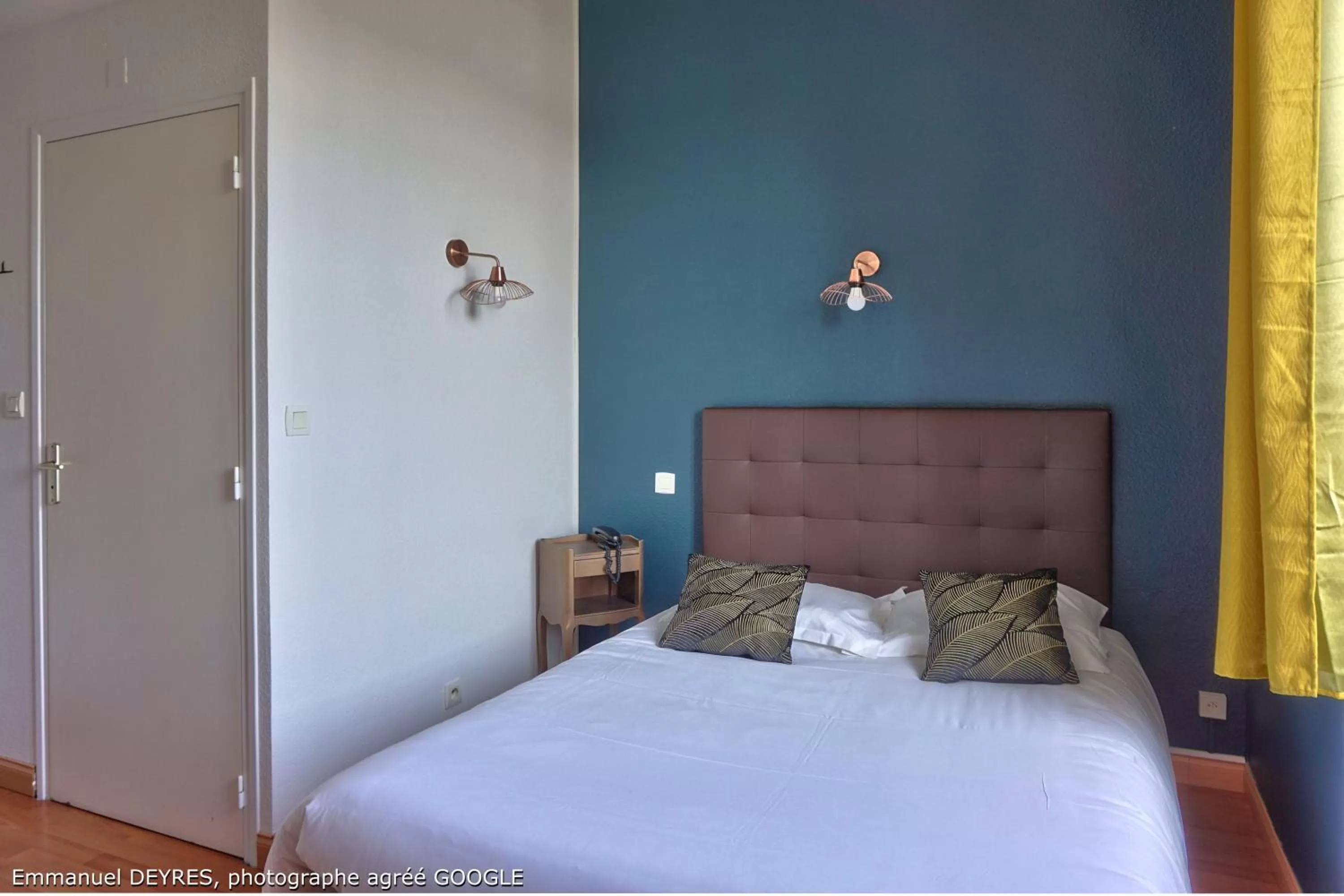 Bed in Hôtel de Bretagne