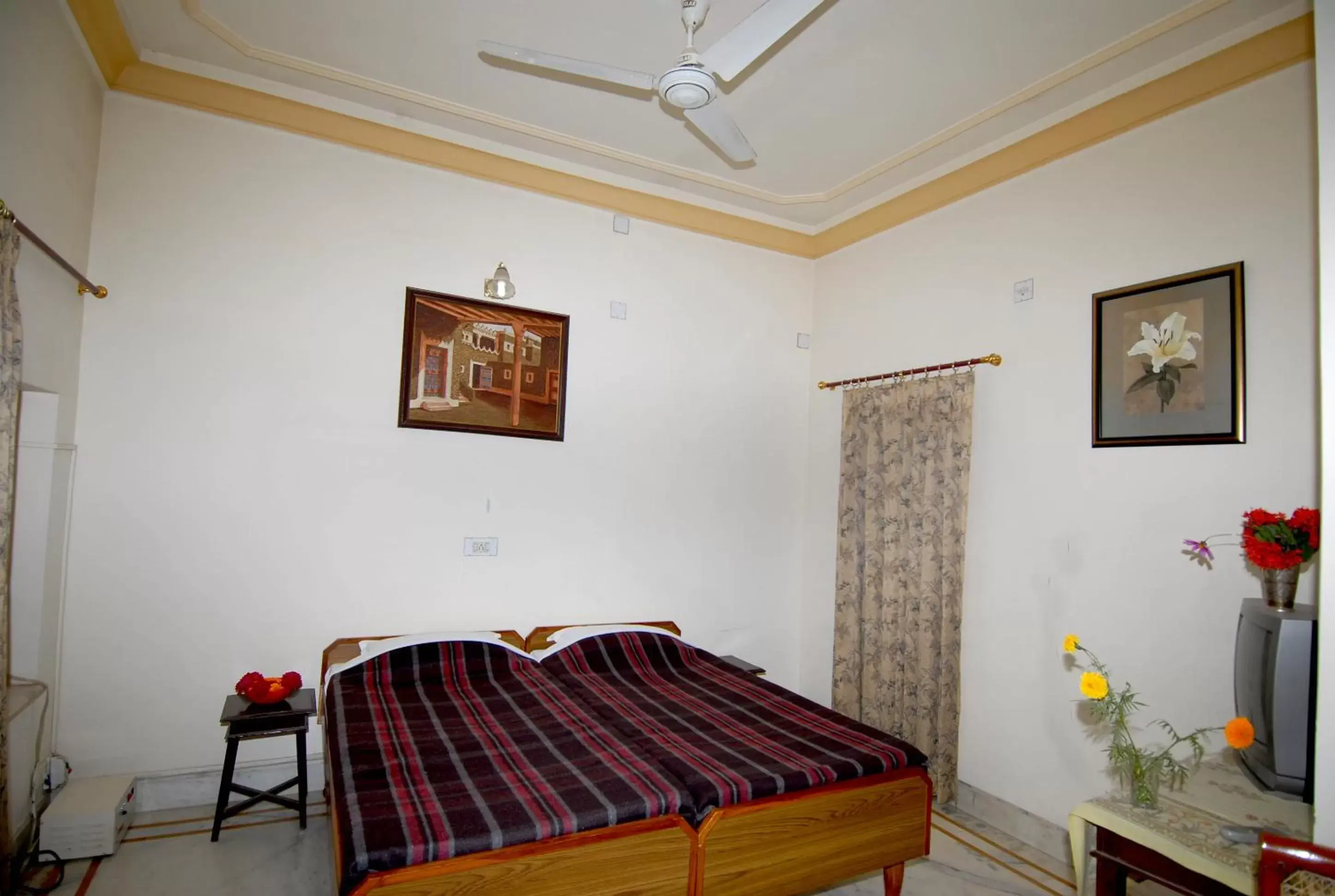 Budget Double or Twin Room in Hotel Jaswant Bhawan Budget Double or Twin Room in Hotel Jaswant Bhawan