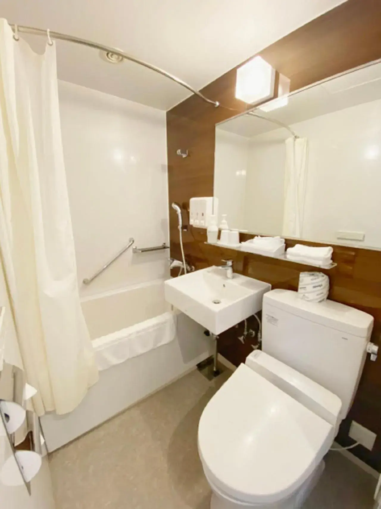 Renovated Twin Room - Non-Smoking in Hotel Rose Garden Shinjuku Renovated Twin Room - Non-Smoking in Hotel Rose Garden Shinjuku