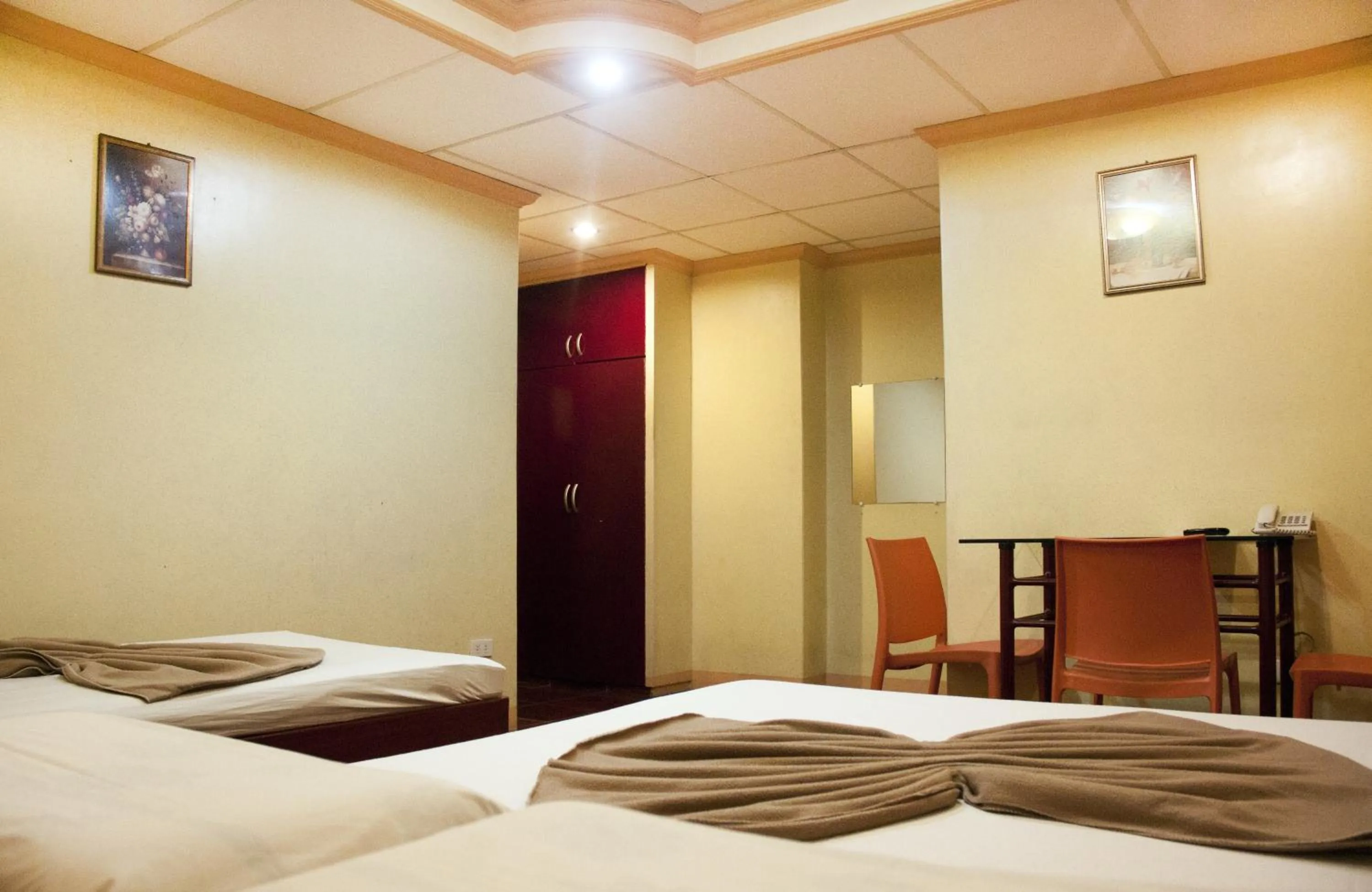 Photo of the whole room in Allson's Inn