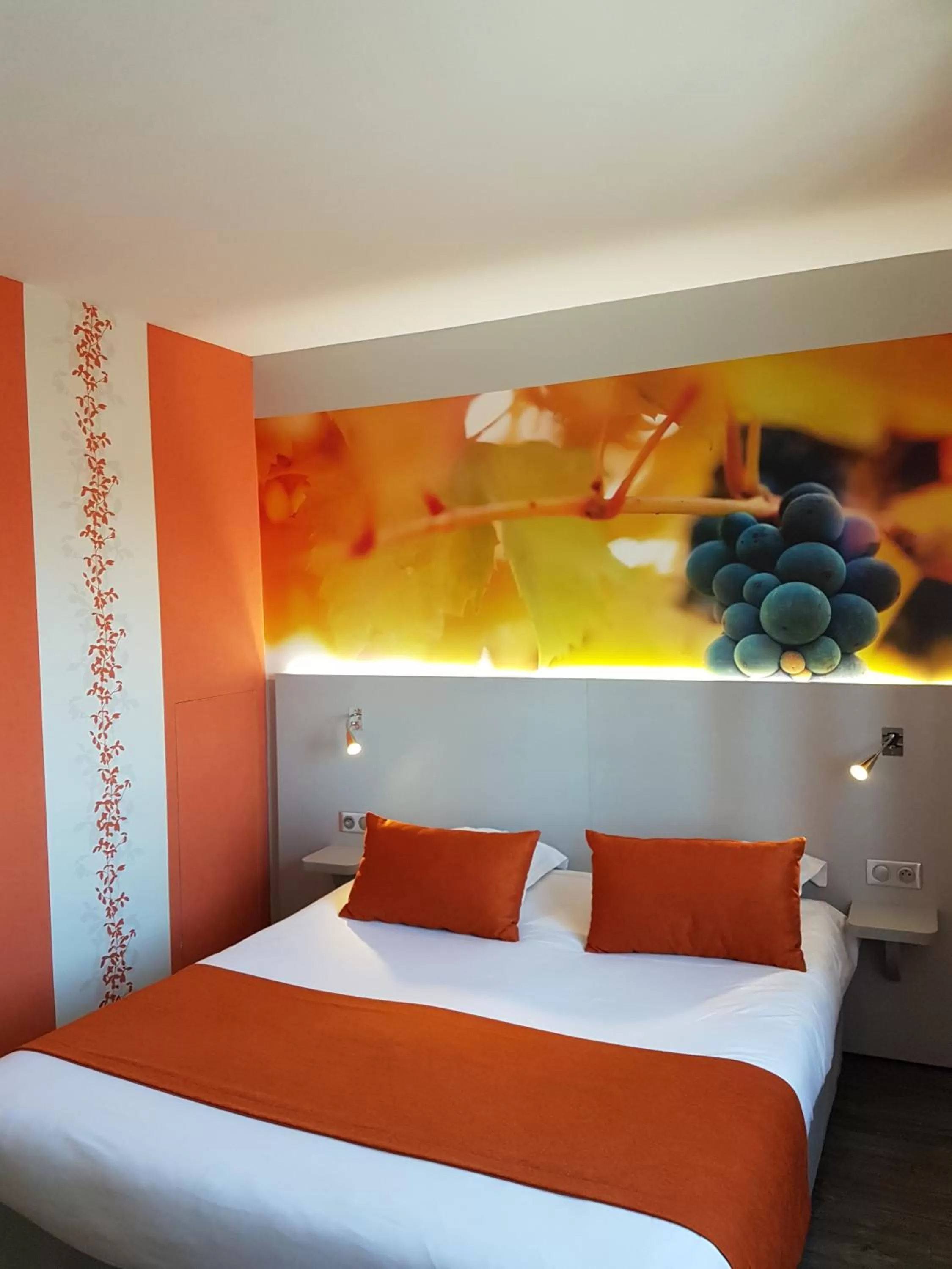 Bedroom, Bed in LOGIS Hotel l'Escargotière Dijon Sud - Chenove