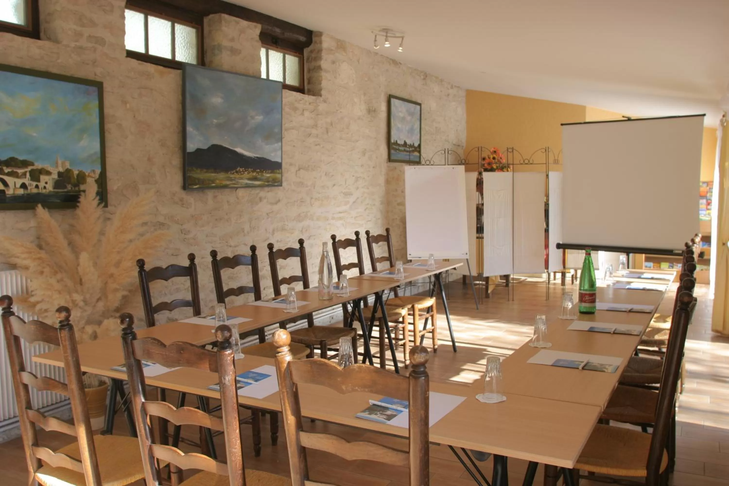 Business facilities in Logis Auberge De Tavel