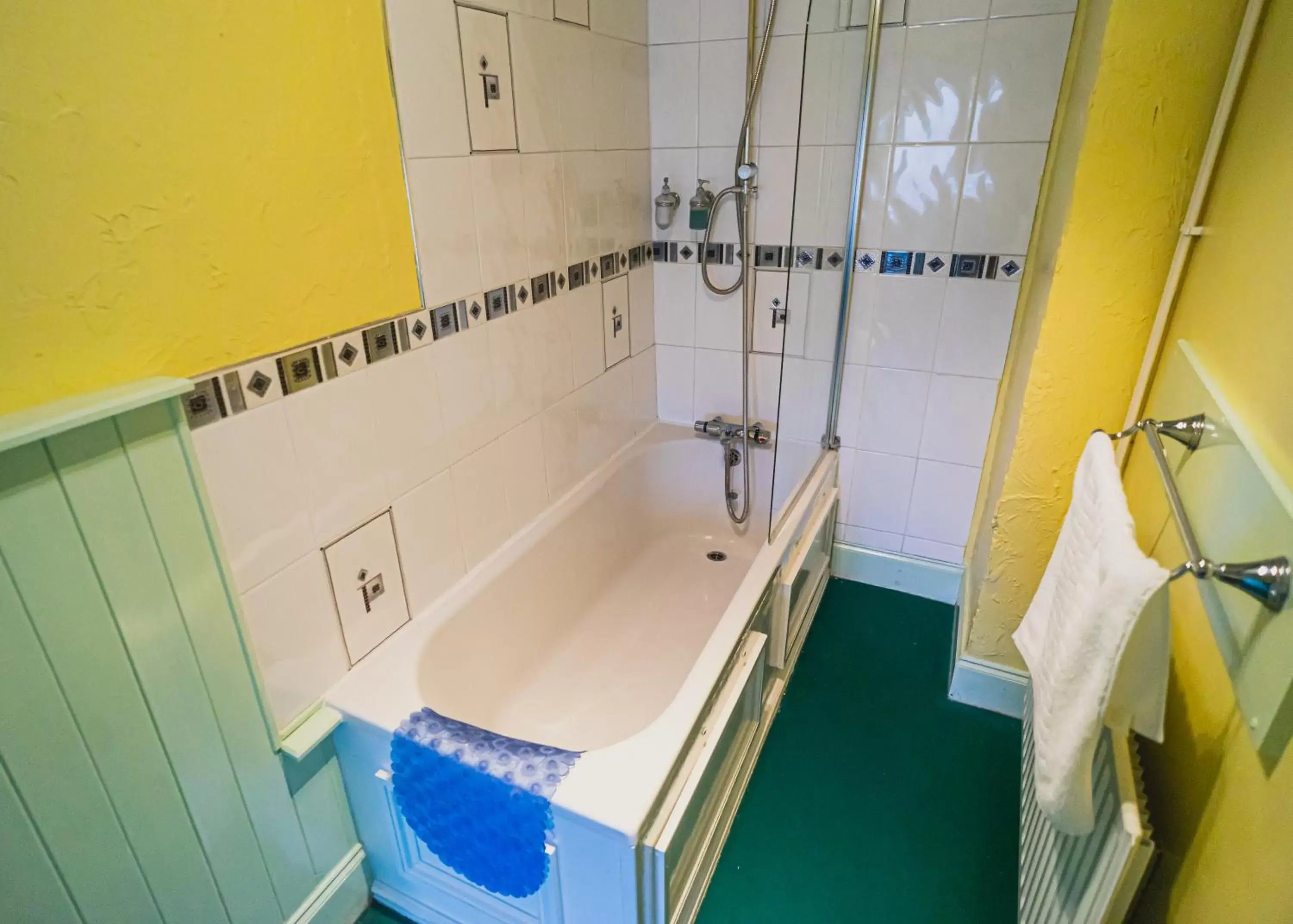 Superior Double Room (Not Pet Friendly) in The Mug House Inn Superior Double Room (Not Pet Friendly) in The Mug House Inn