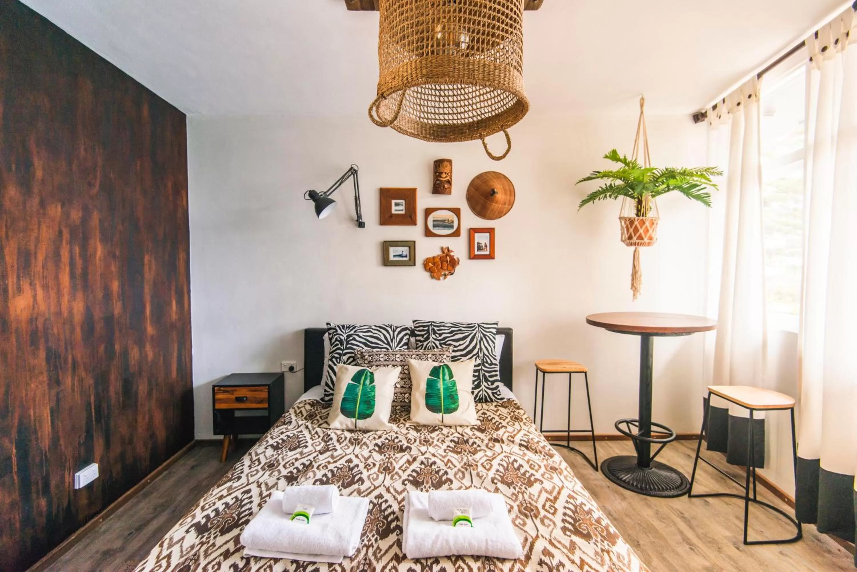 Bed in Manly Waves Studios & Apartments