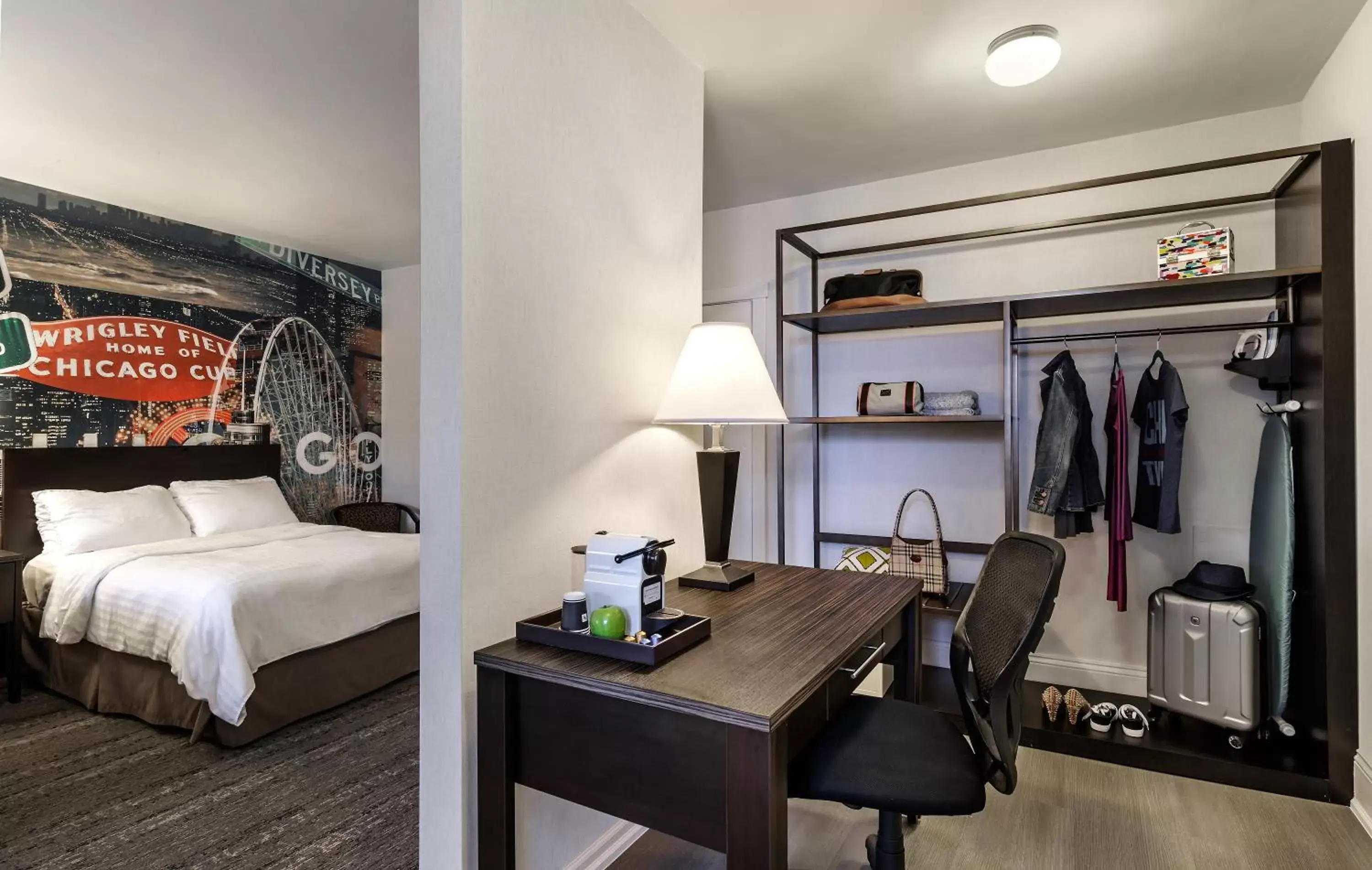 Executive King Room - Non-Smoking in Hotel Versey Days Inn by Wyndham Chicago Executive King Room - Non-Smoking in Hotel Versey Days Inn by Wyndham Chicago