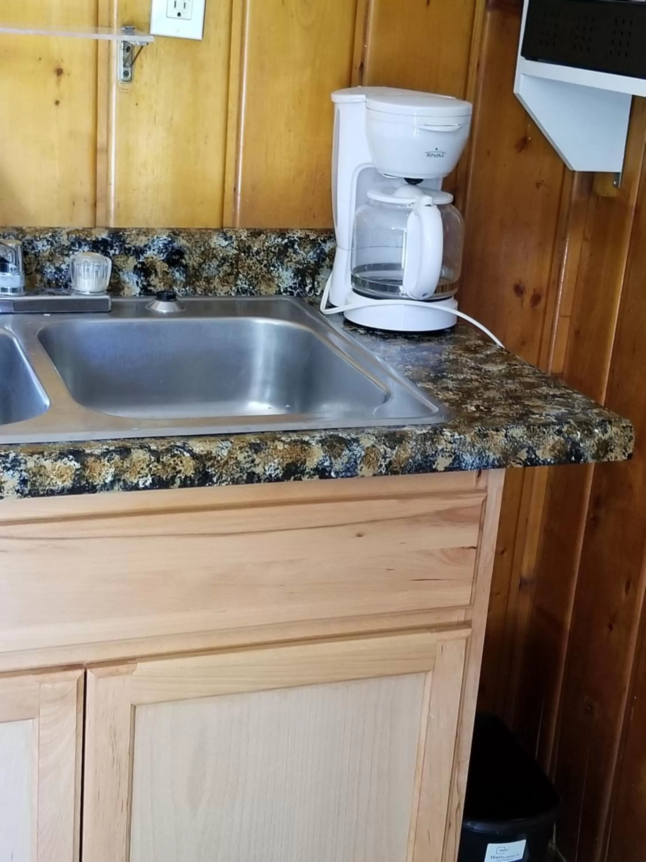 Kitchen or kitchenette in Little River Motel Saint Regis