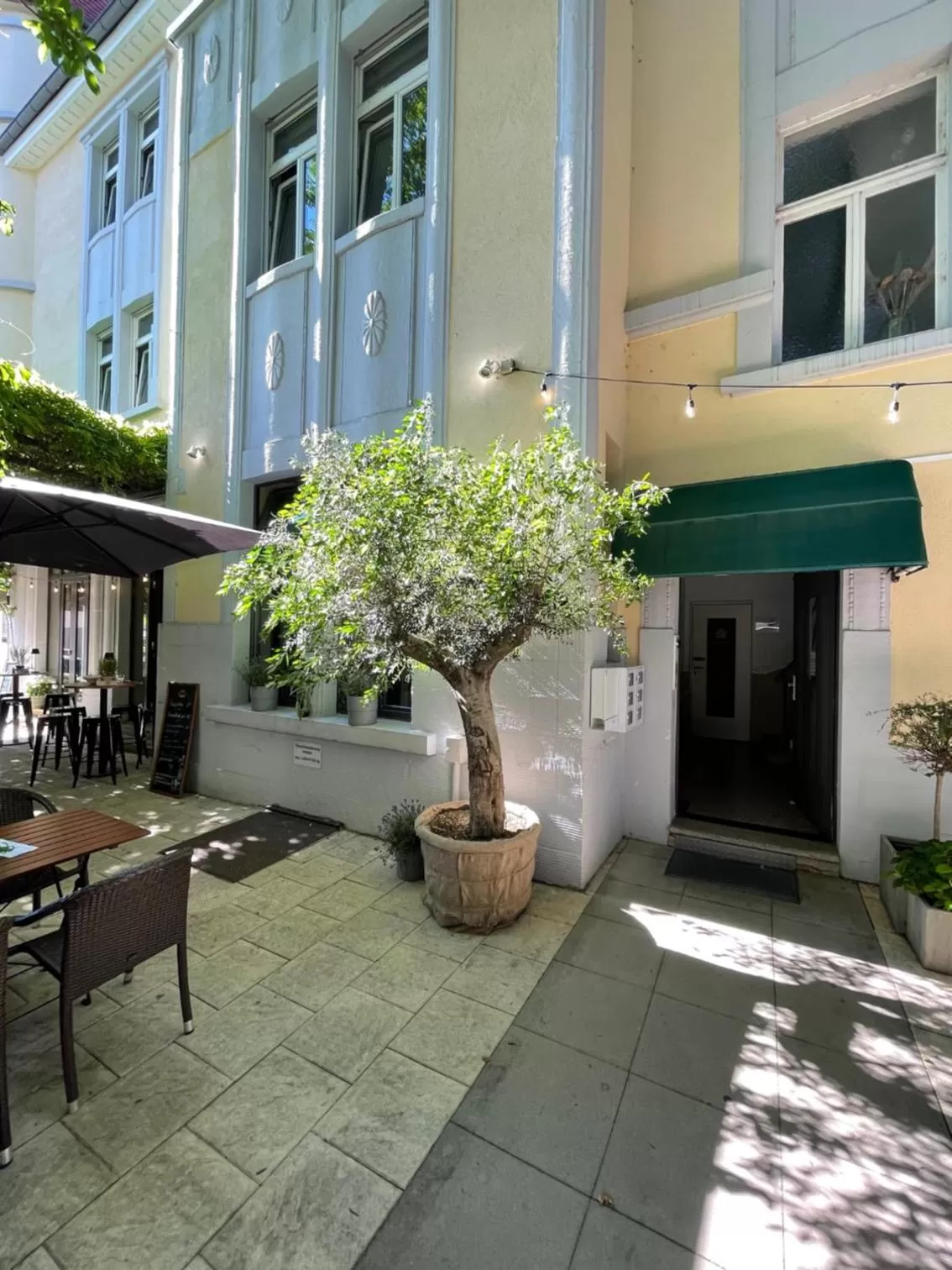 Property building in AUERSTEIN-Hotels auerstein & auerstein-mono