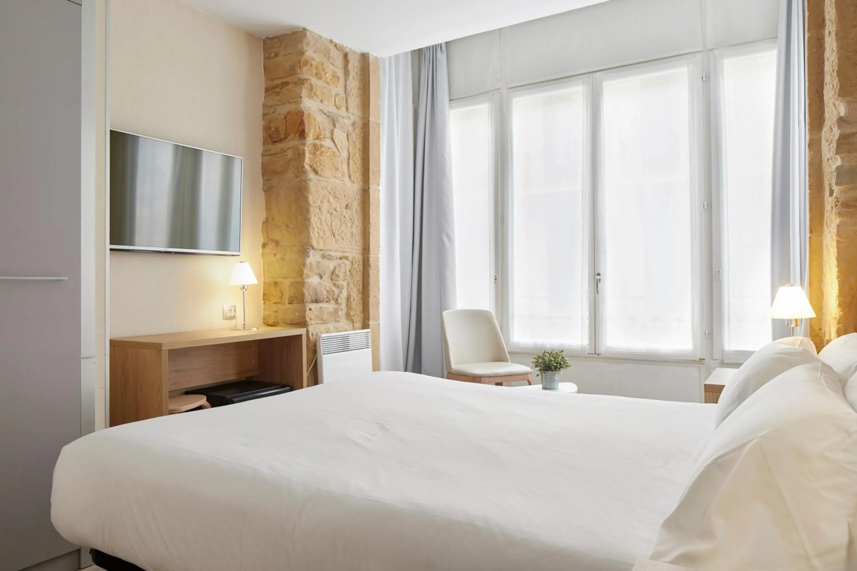 Photo of the whole room, Bed in Welcome Gros Hotel