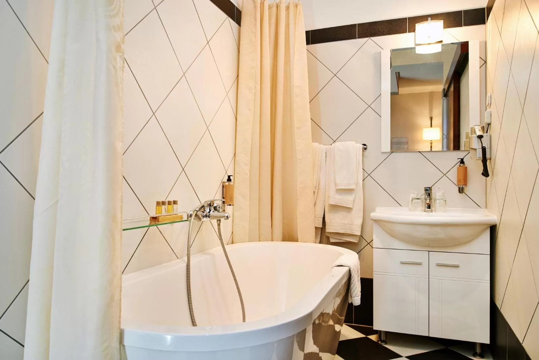 Hot Tub in Hotel Phoenix