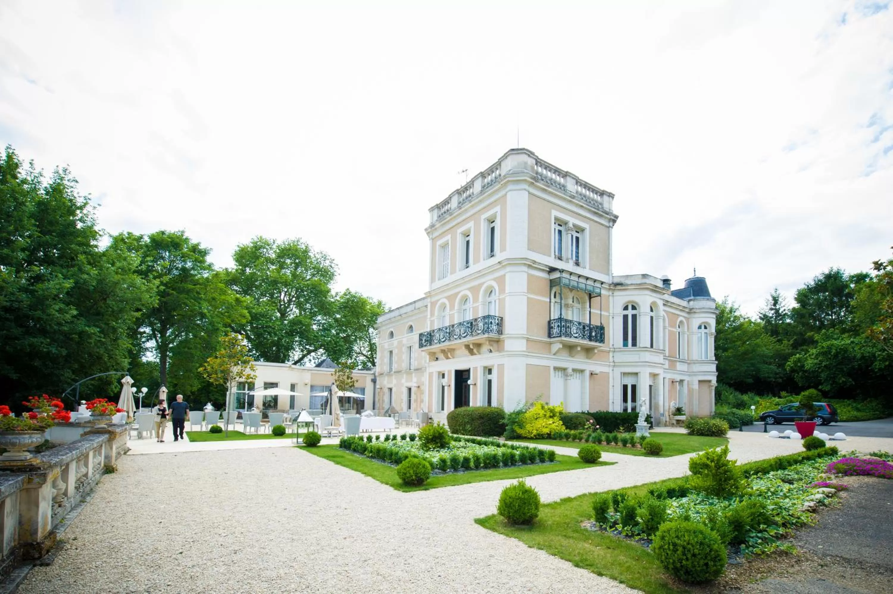 Facade/entrance in Chateau du Clos de la Ribaudiere - Teritoria