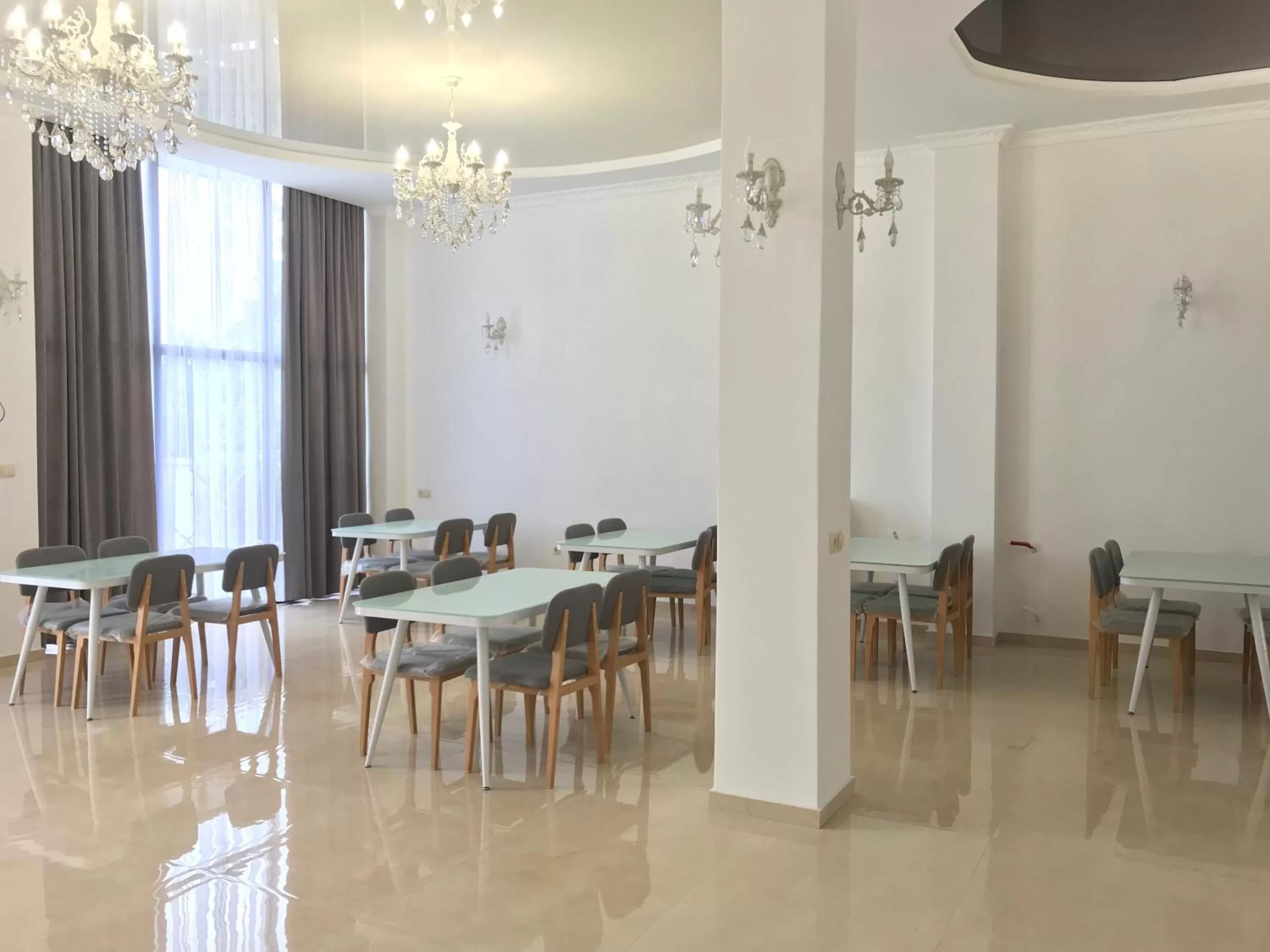 Restaurant/Places to Eat in Hotel Skyline Batumi