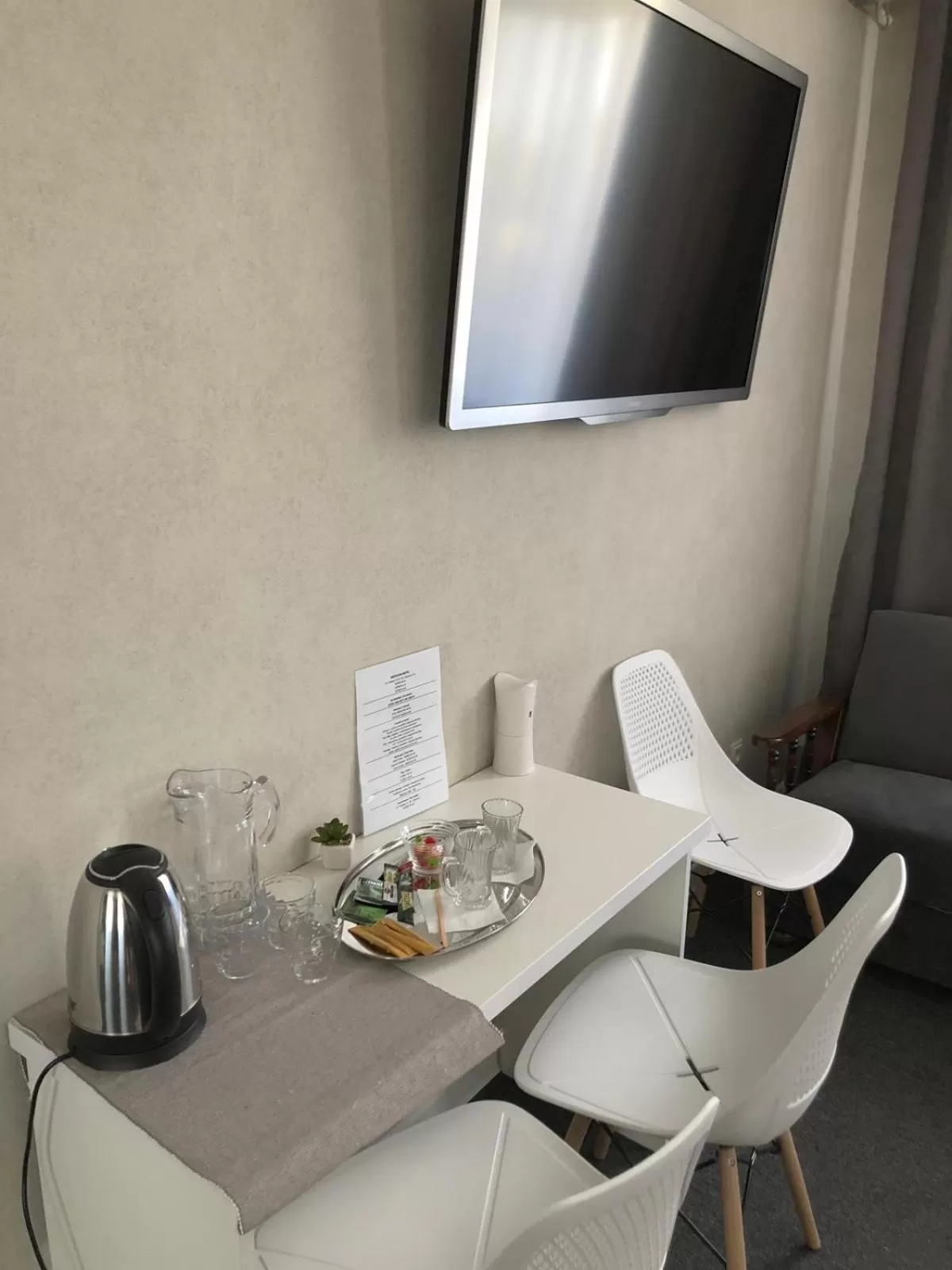 Breakfast, TV/Entertainment Center in MEDELEAN HOTEL