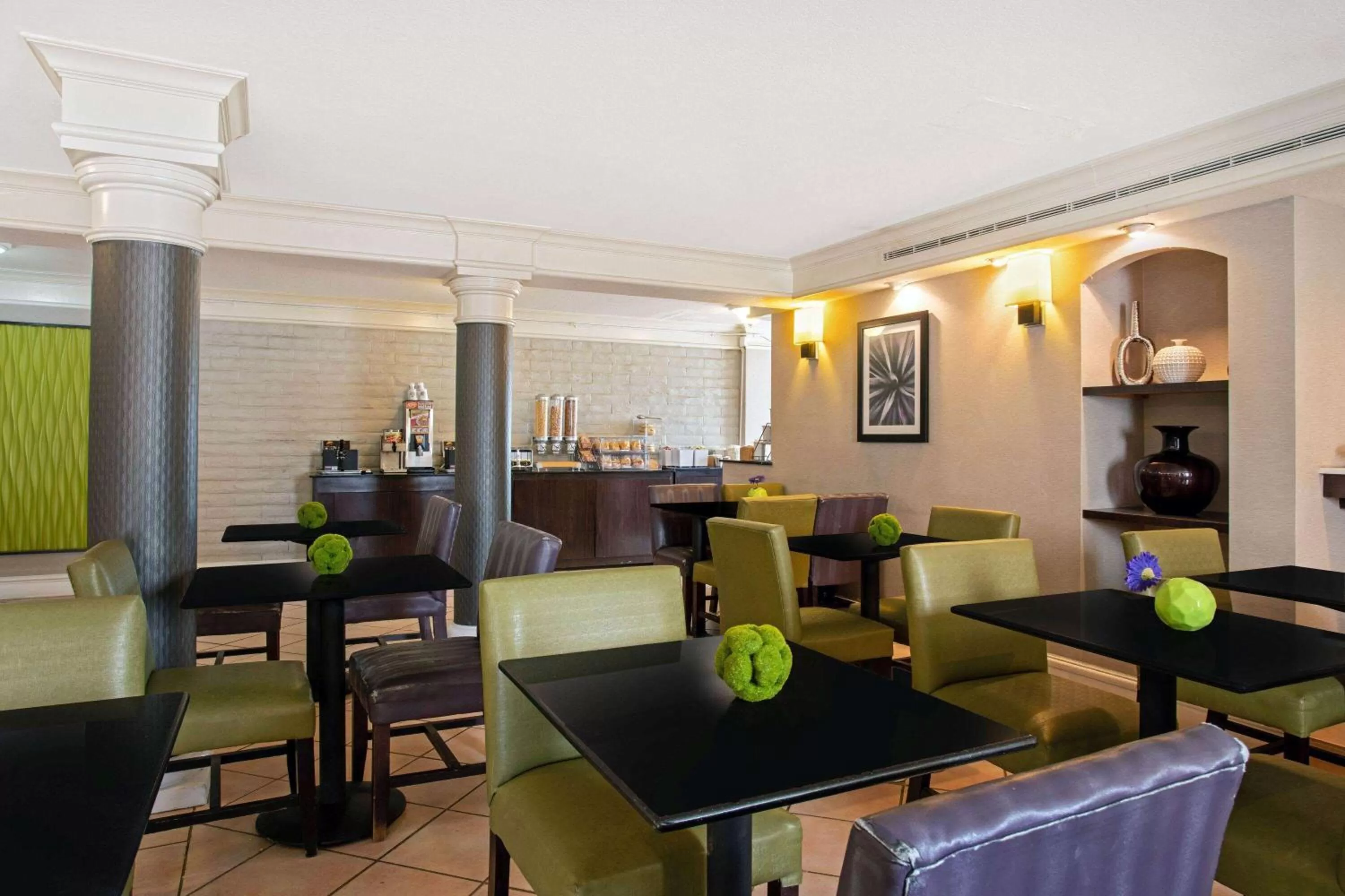 Restaurant/places to eat in La Quinta Inn by Wyndham Denver Golden