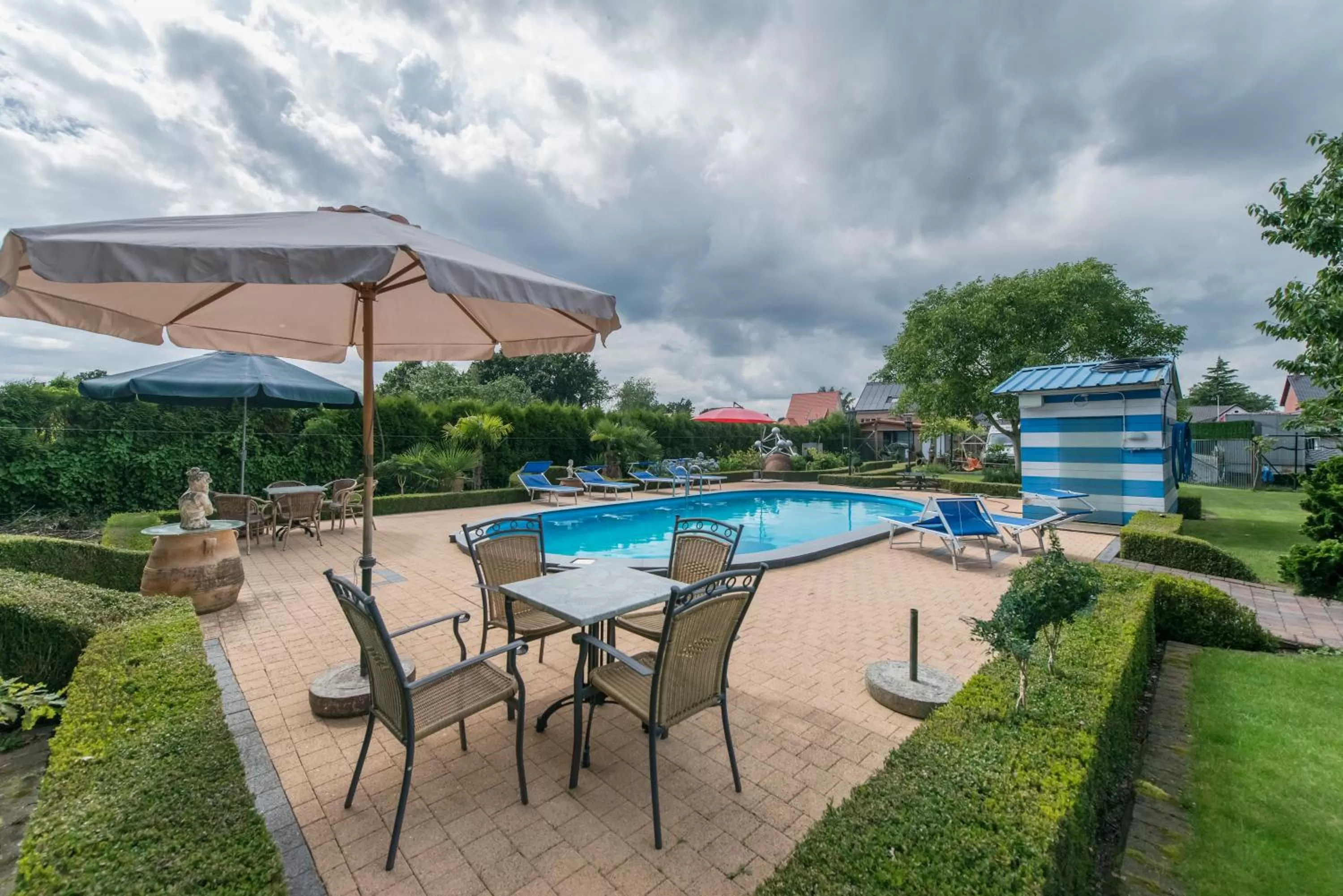 Swimming pool in B&B Casa Roman & Vakantiewoning voor 1 pers tot max 32 personen