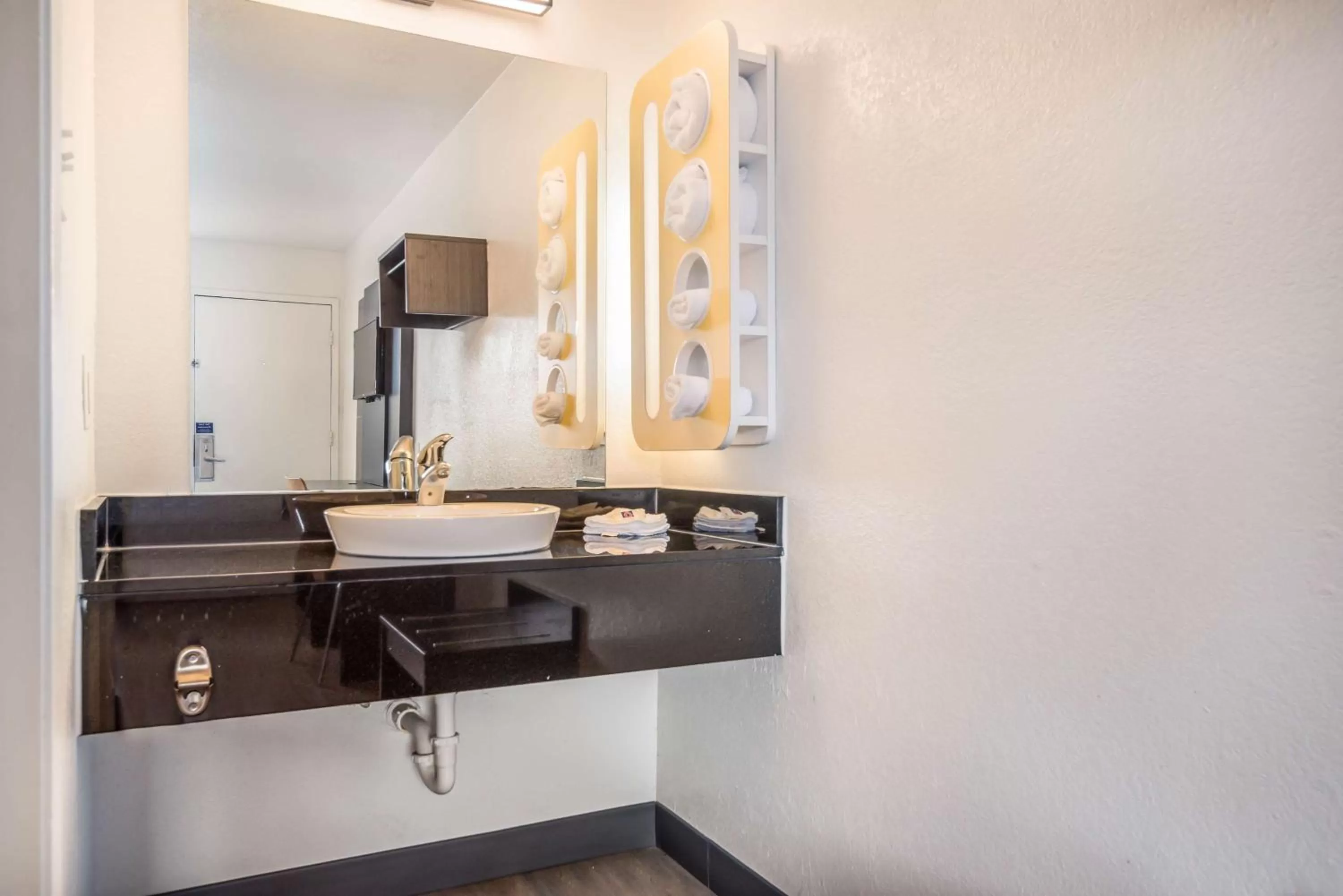 Photo of the whole room in Motel 6-College Station, TX - Bryan