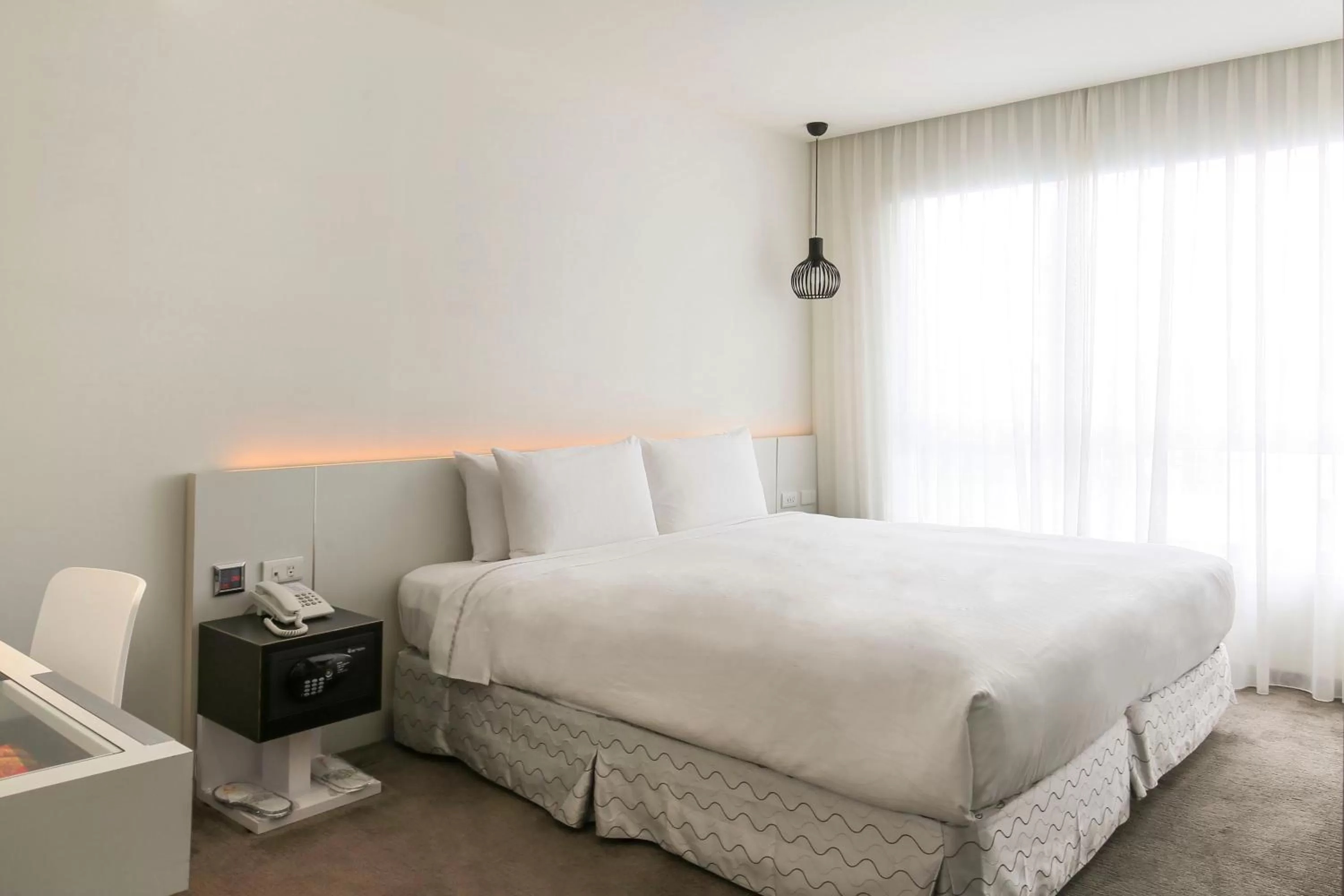 Photo of the whole room, Bed in CityInn Hotel Taipei Station Branch III