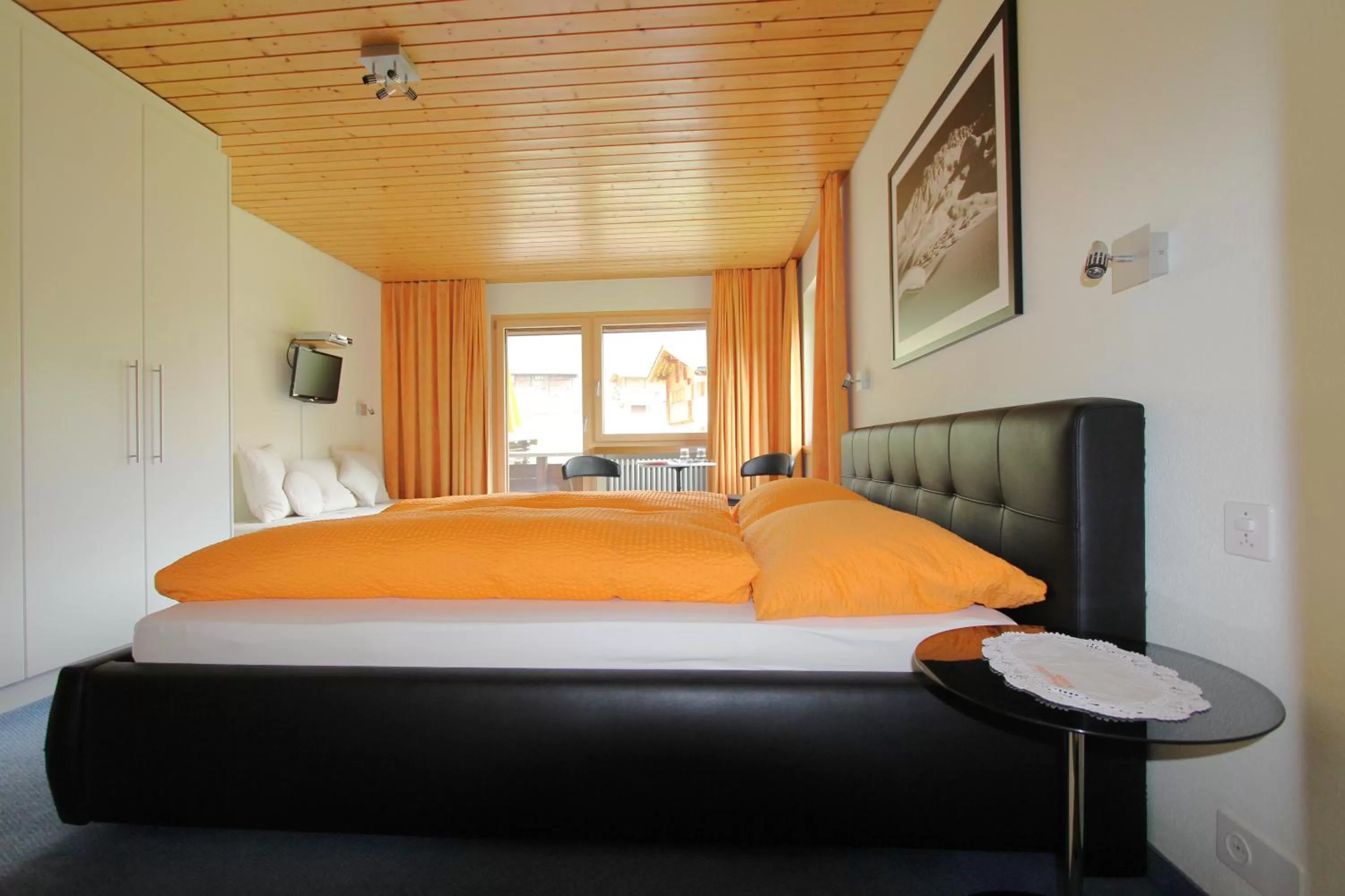 Day, Bed in Pension Mezzaprada