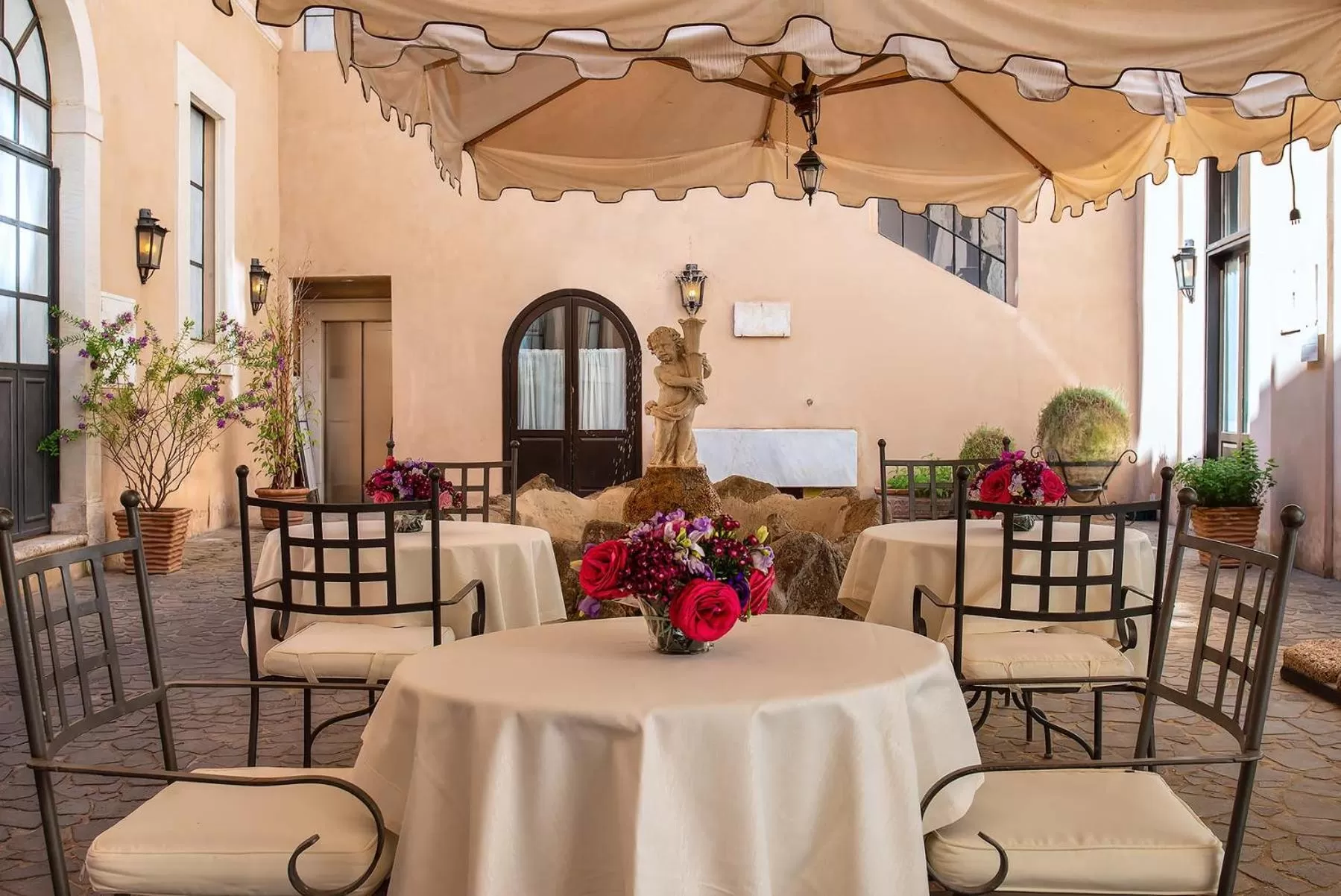 Restaurant/places to eat in Donna Camilla Savelli - VRetreats