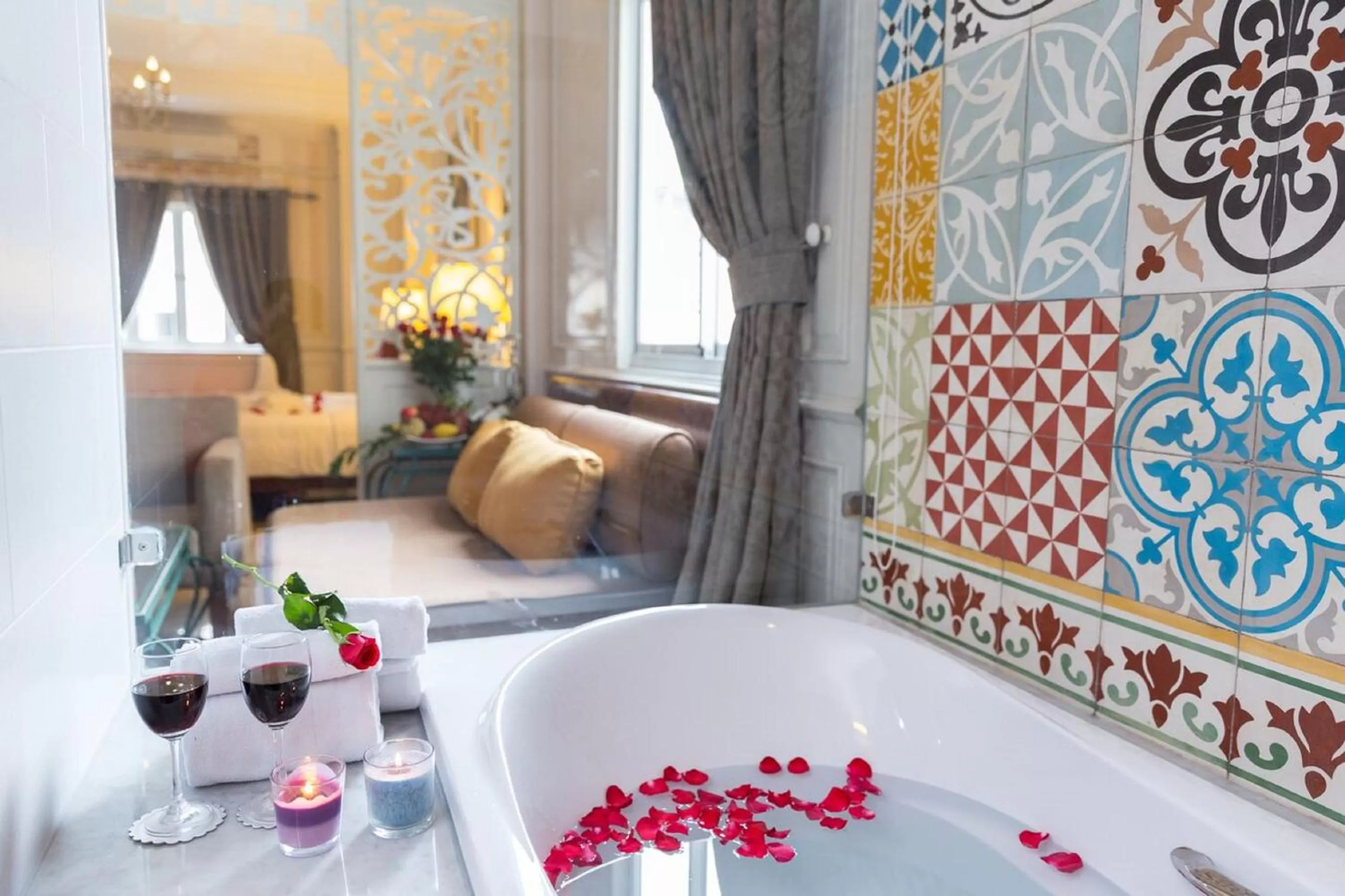 Shower, Bed in Ben Thanh Boutique Hotel