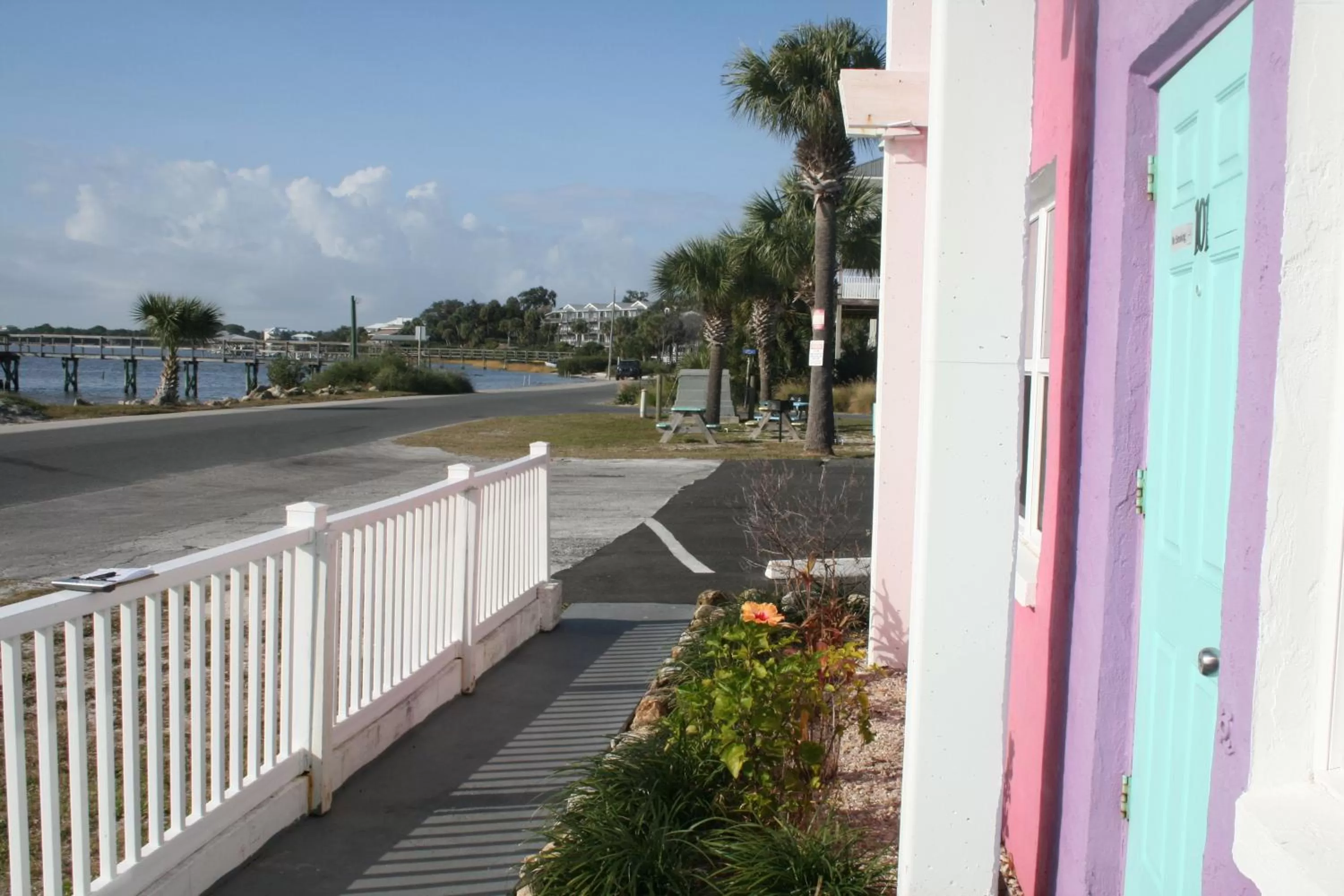 Seating area in Beach Front Motel Cedar Key