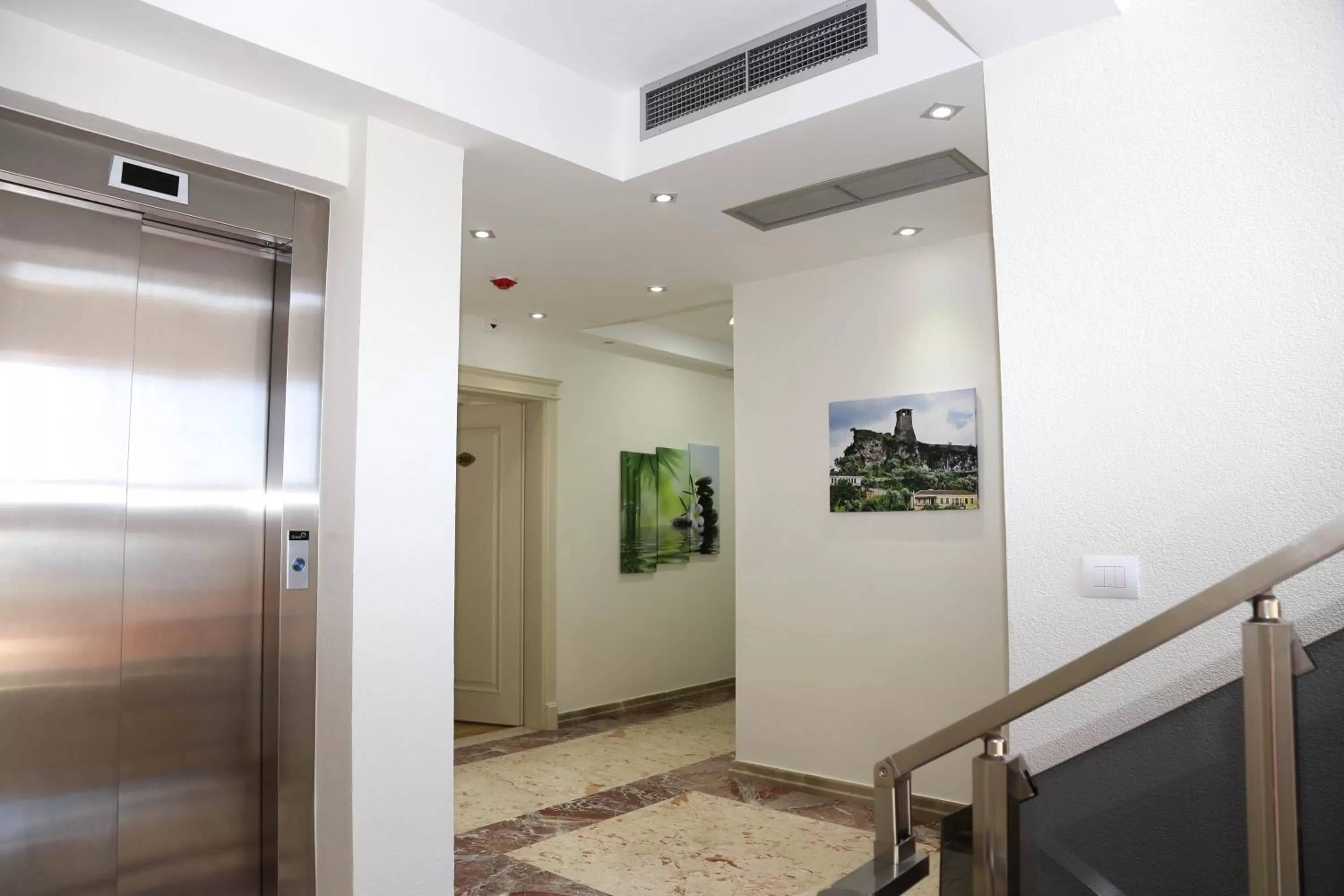 Area and facilities in Mervin Hotel