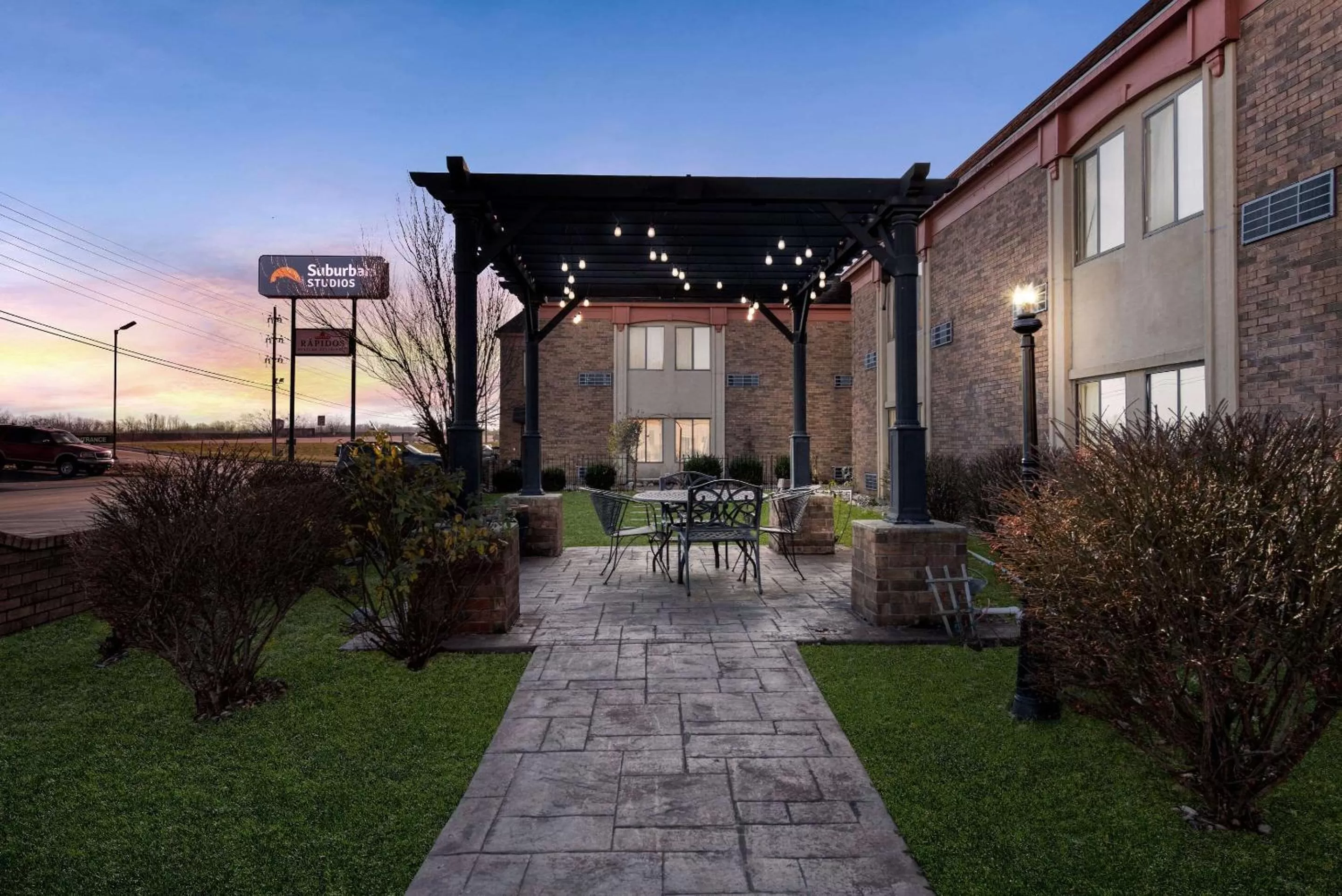 Property building in Suburban Studios Kansas City Airport North