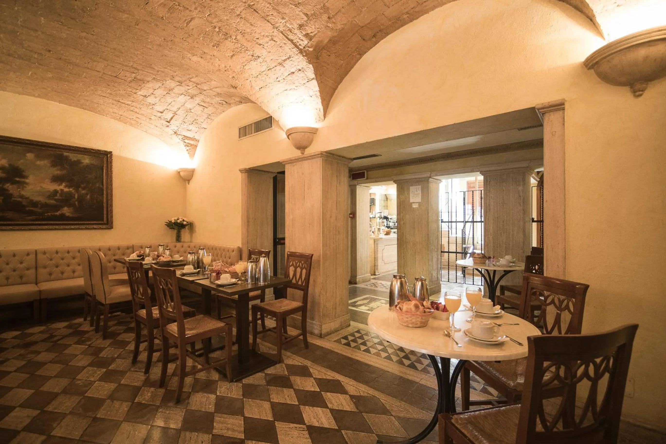 Restaurant/places to eat in Hotel Donatello