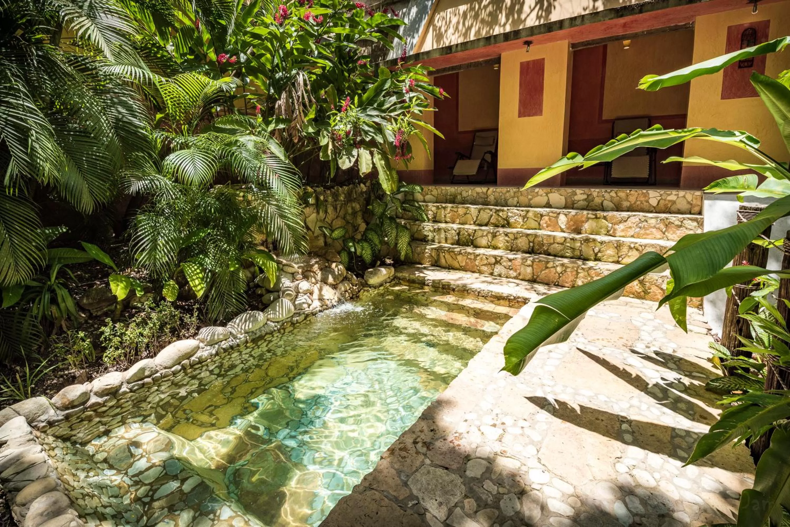Swimming pool in Hotel Boutique Quinta Chanabnal