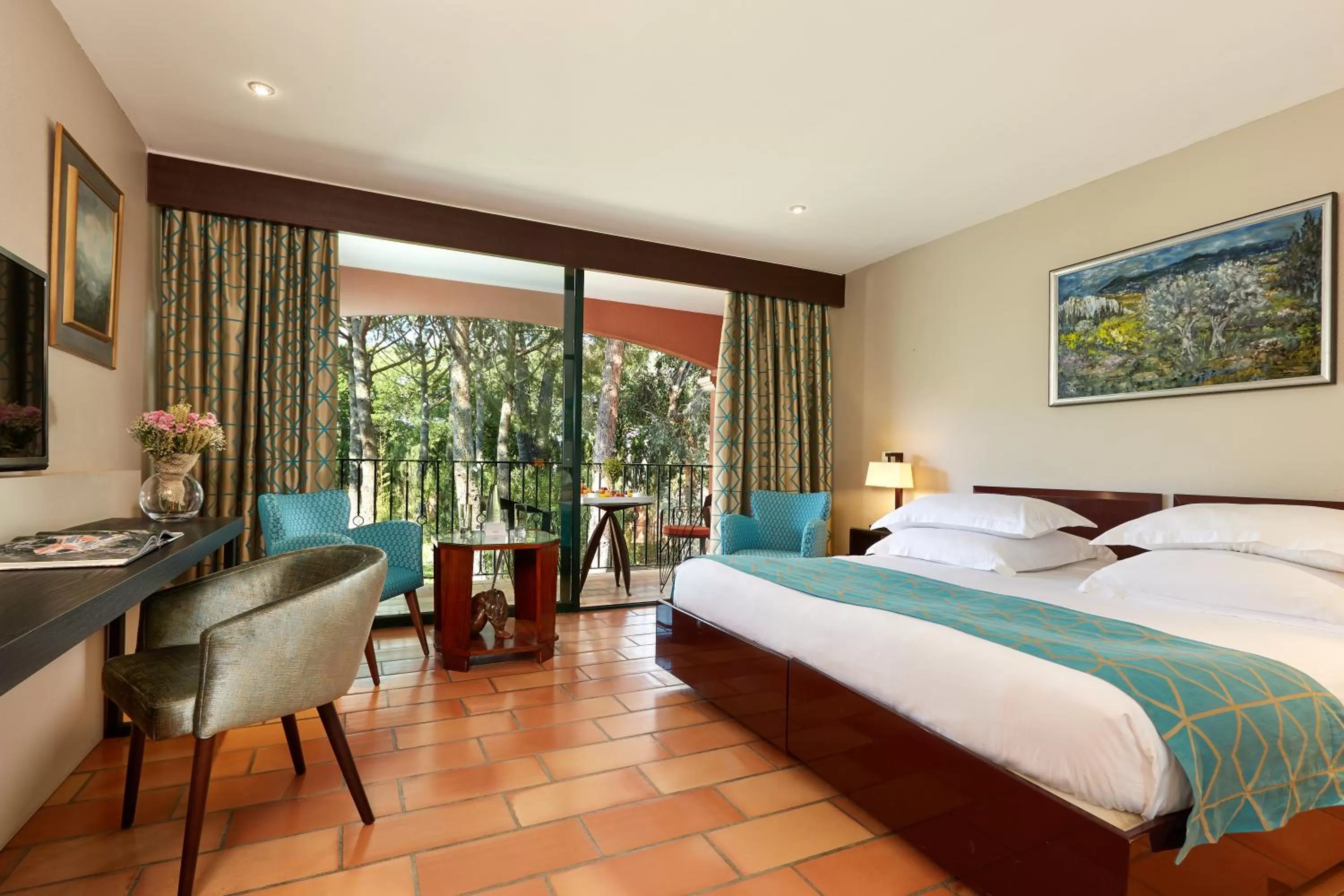 TV and multimedia, Bed in Villa Duflot Hôtel & Spa Perpignan